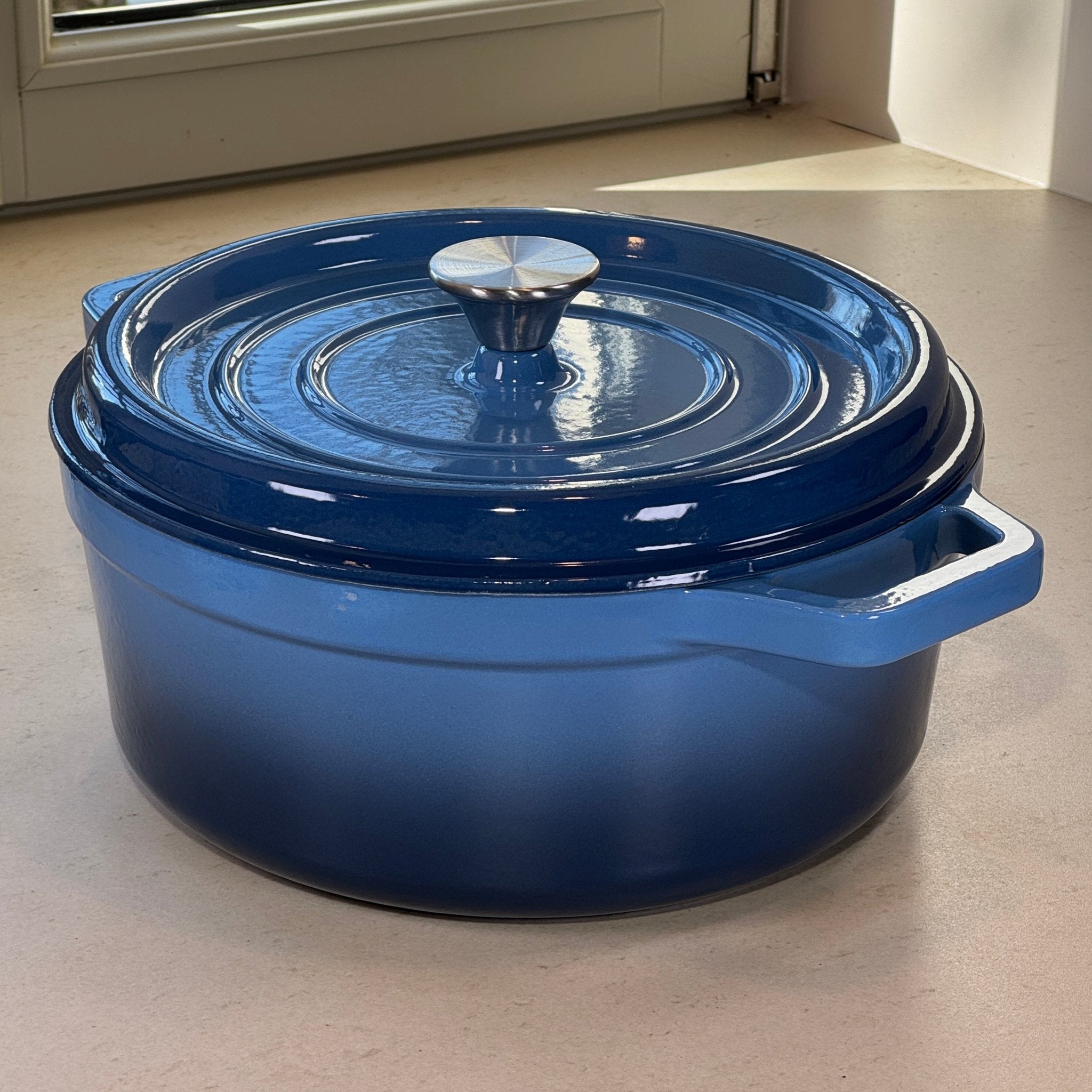 Cocotte classique ronde en fonte émaillée Bleu Perle idéale pour plats mijotés, ragoûts et recettes traditionnelles