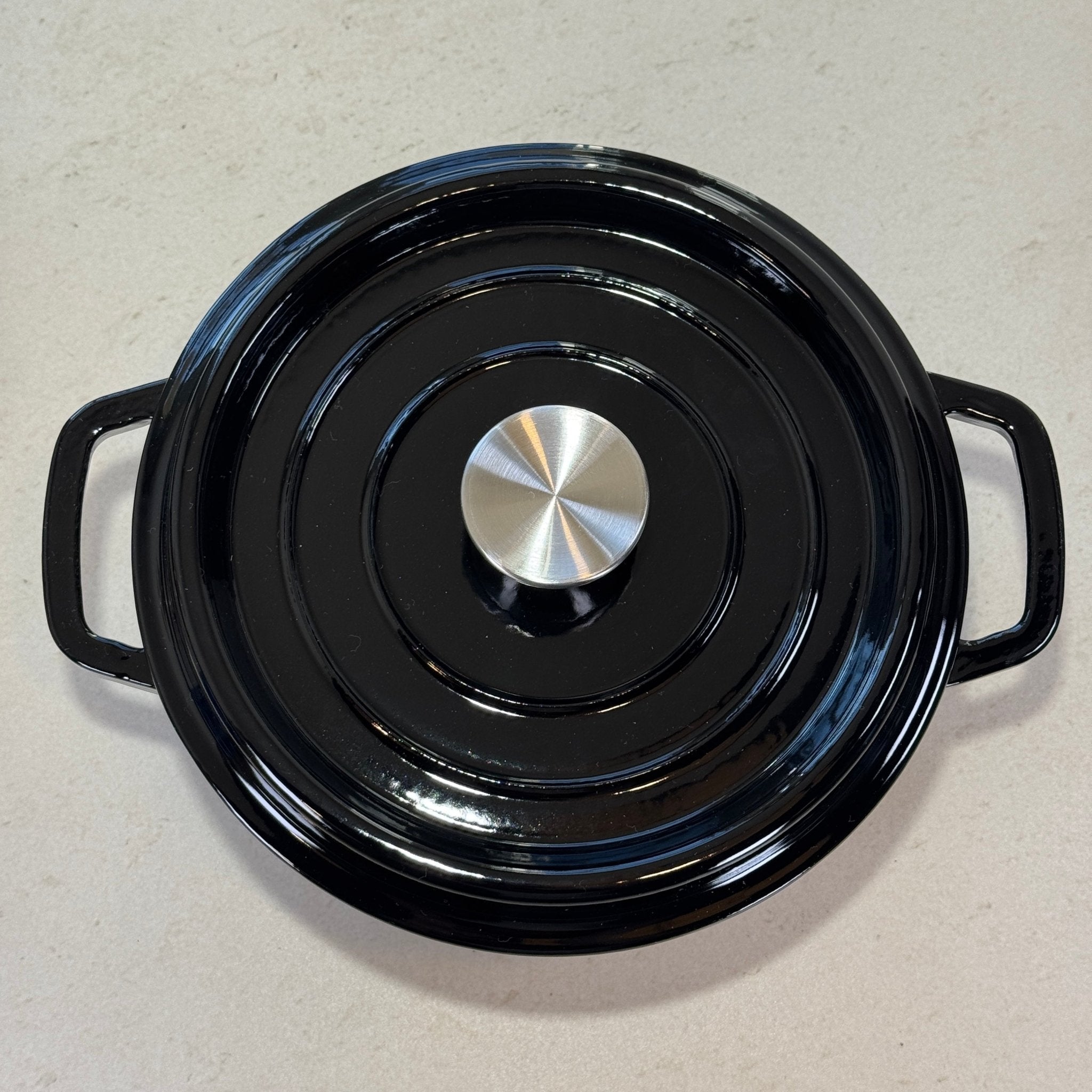 Cocotte classique ronde en fonte émaillée Noir Brillant avec couvercle épais pour cuisson lente et maîtrisée