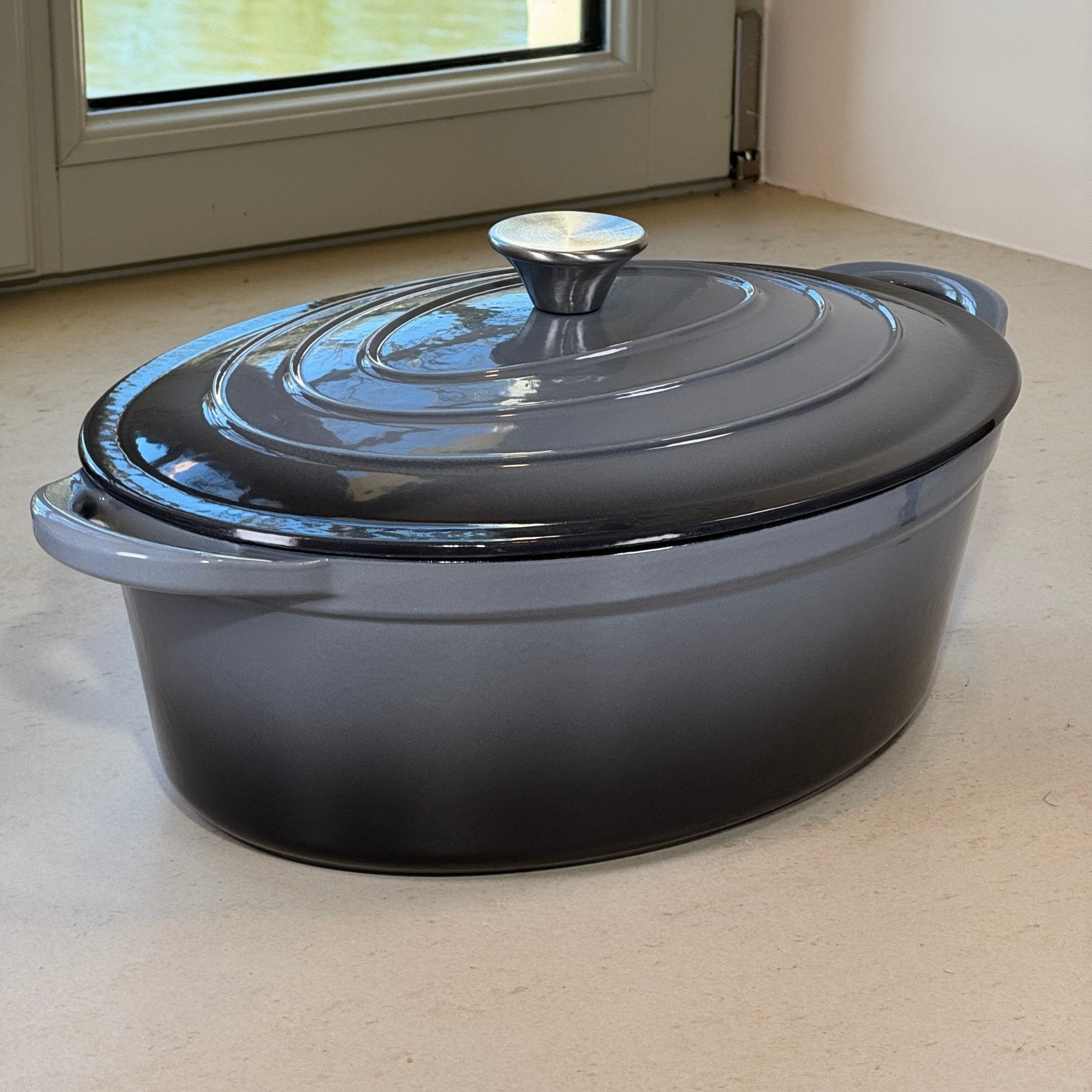 Cocotte en fonte émaillée gris anthracite haut de gamme pour rôtis, braisés et plats mijotés