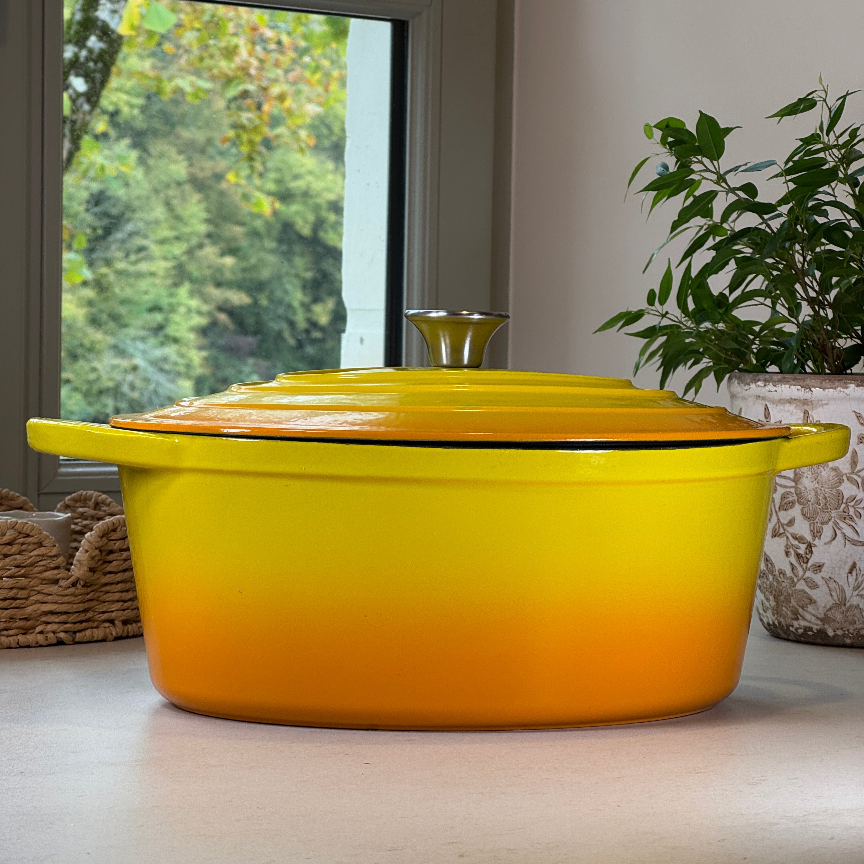 Cocotte ovale fonte émaillée jaune citron