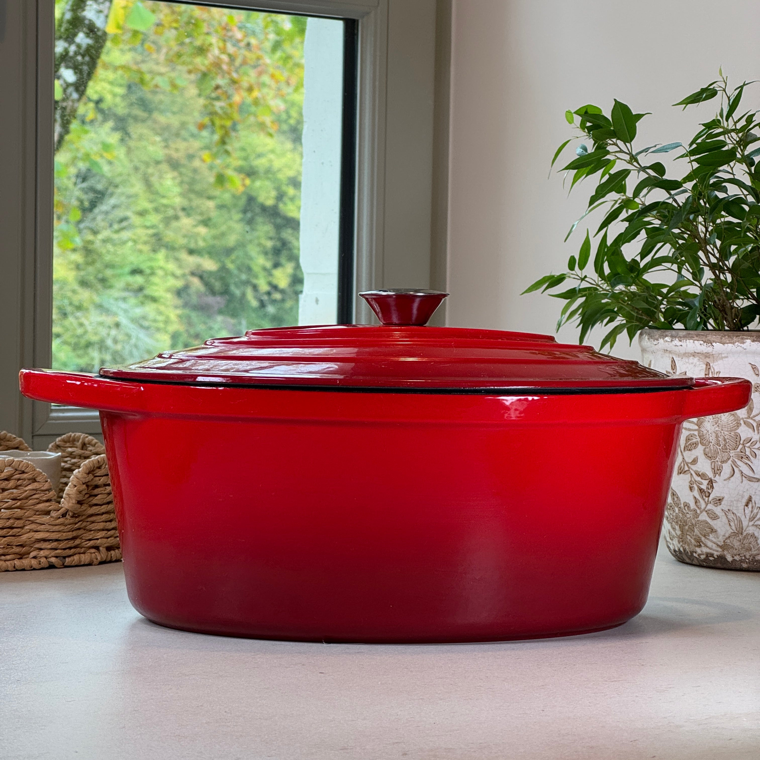 Cocotte ovale fonte émaillée rouge cerise