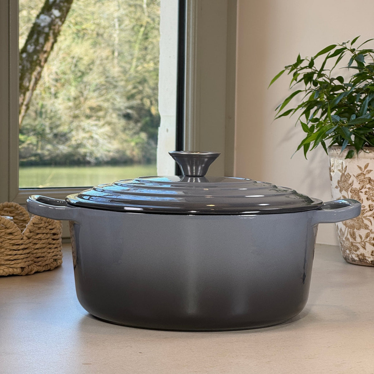 Round cast iron casserole – Anthracite Grey