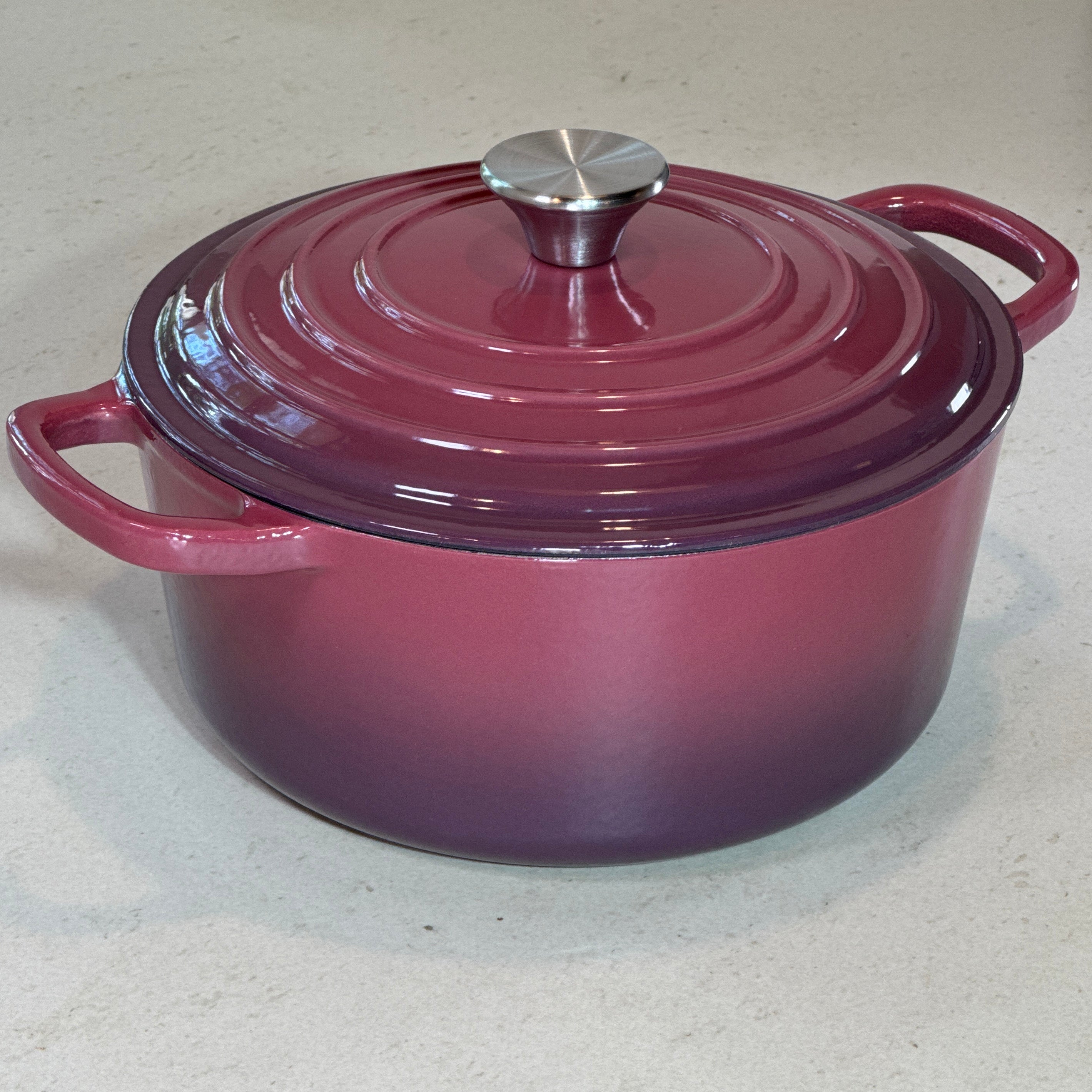 Cocotte ronde en fonte émaillée Figue pour cuisine familiale, cuisson au four et tous feux