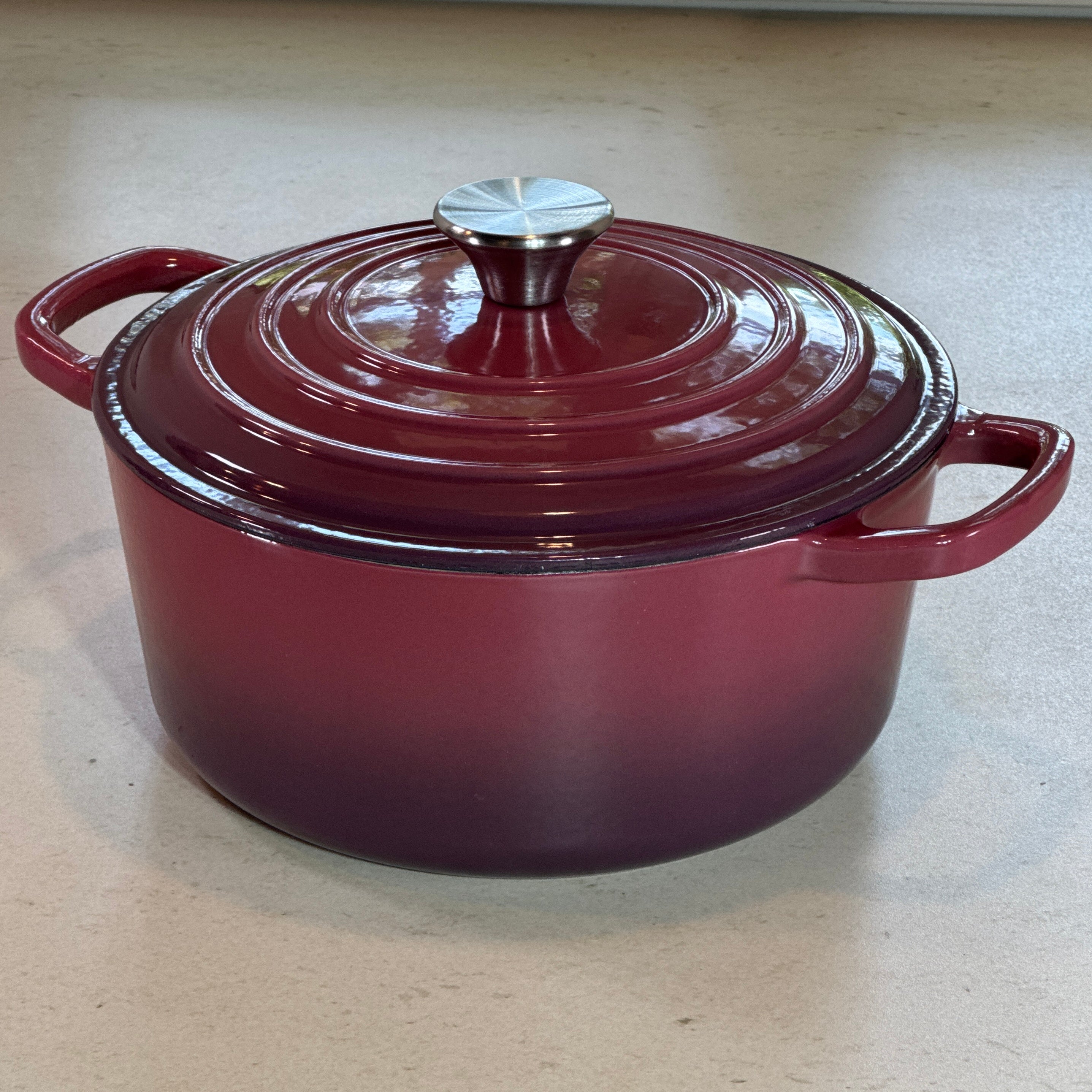 Cocotte ronde en fonte émaillée Figue idéale pour plats mijotés, ragoûts et recettes traditionnelles