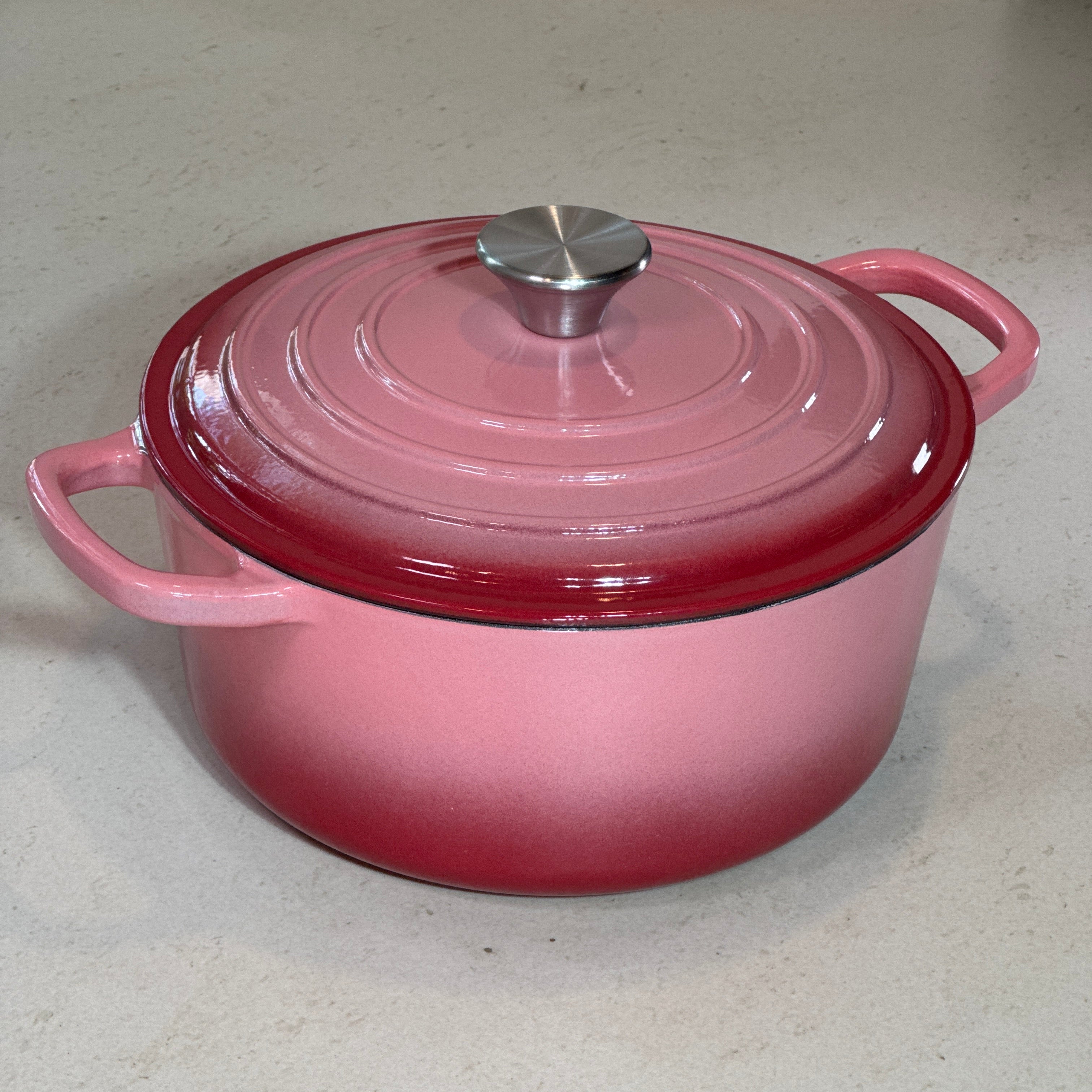 Cocotte ronde en fonte émaillée rose pour cuisine familiale, cuisson au four et tous feux
