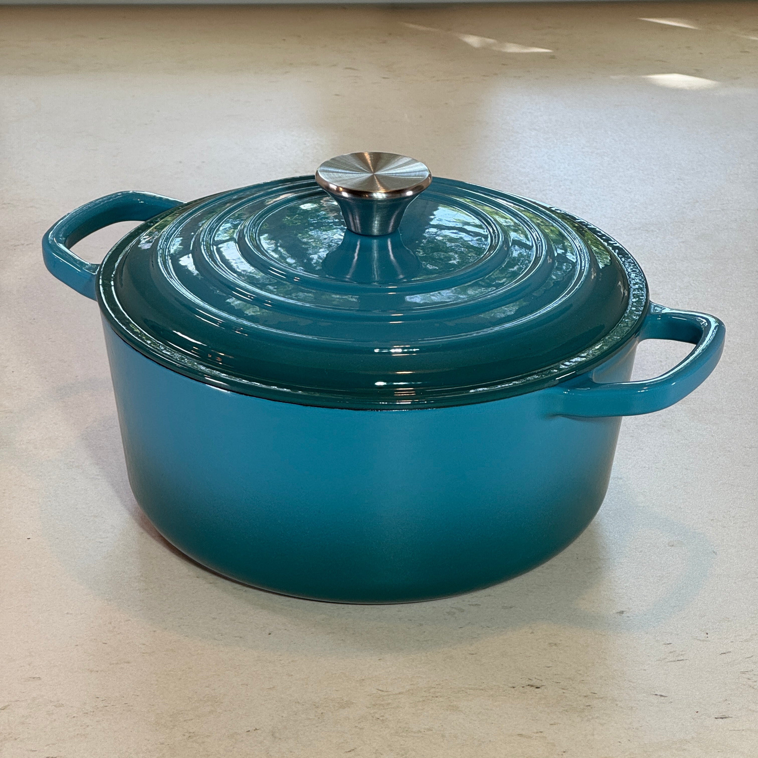 Cocotte ronde en fonte émaillée Turquoise idéale pour plats mijotés, ragoûts et recettes traditionnelles