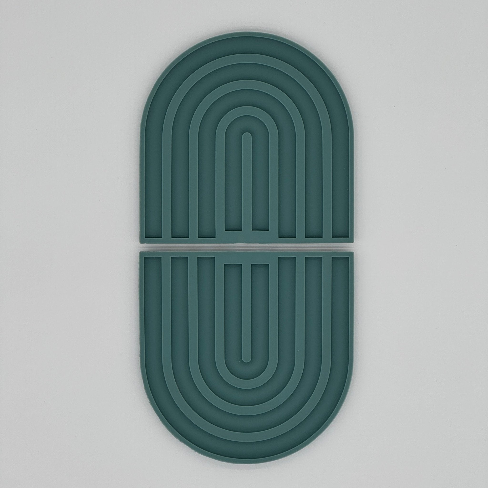 Dessous de plat silicone bleu canard résistant 240°C, utilisable en manique antidérapante pour cocottes et faitouts.