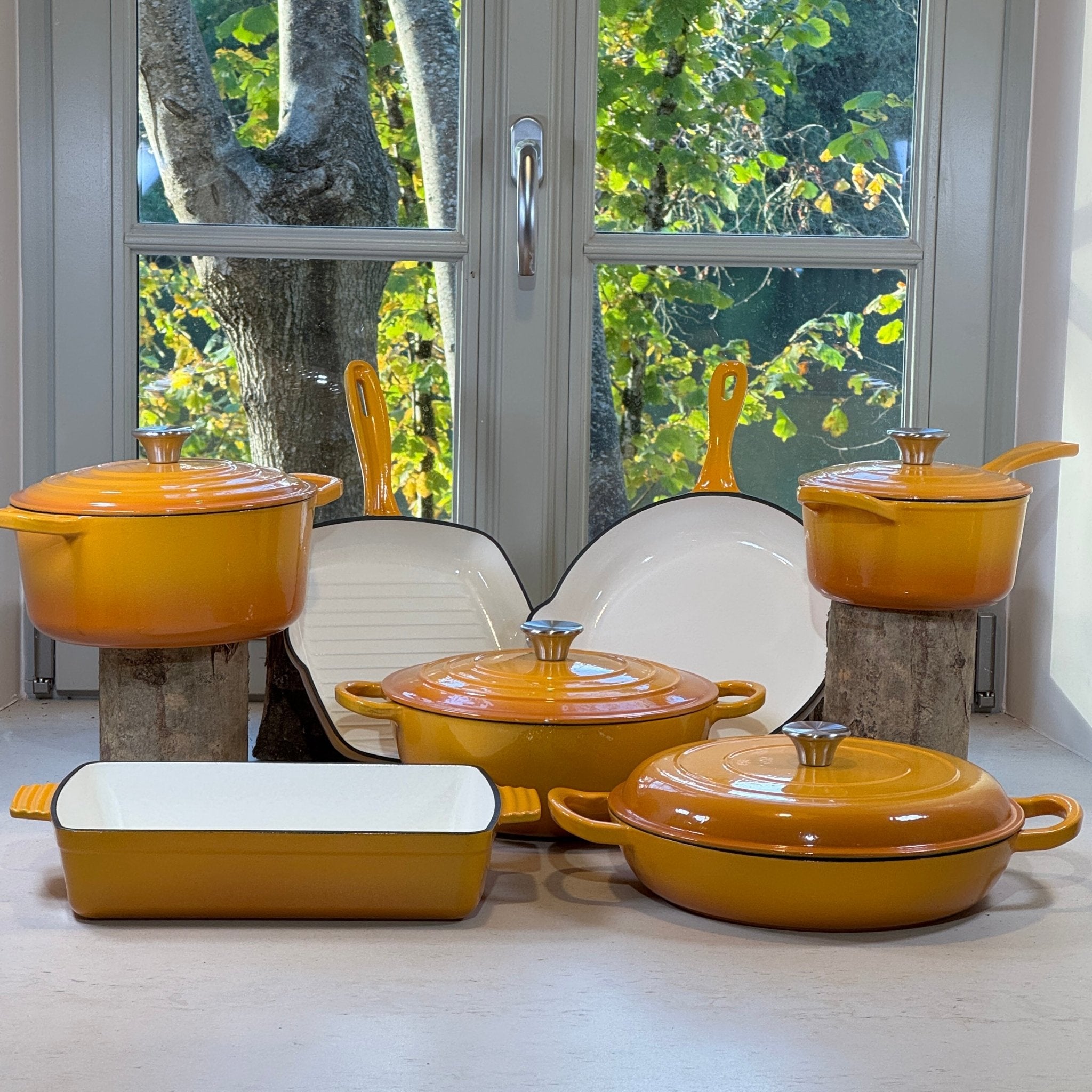 Ensemble sept pièces fonte émaillée jaune moutarde