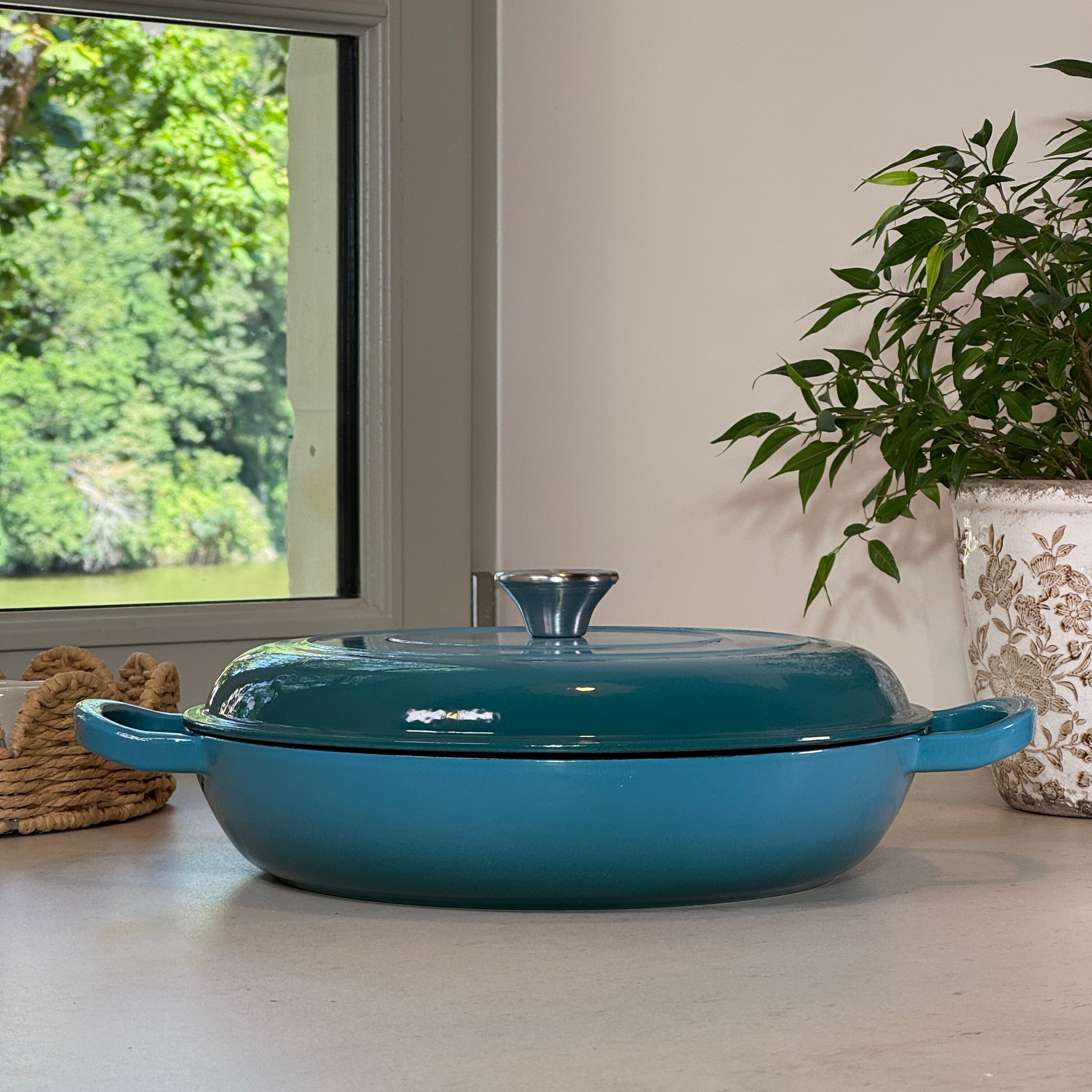 Faitout en fonte émaillée Turquoise 30 cm avec couvercle à picots pour cuisson homogène