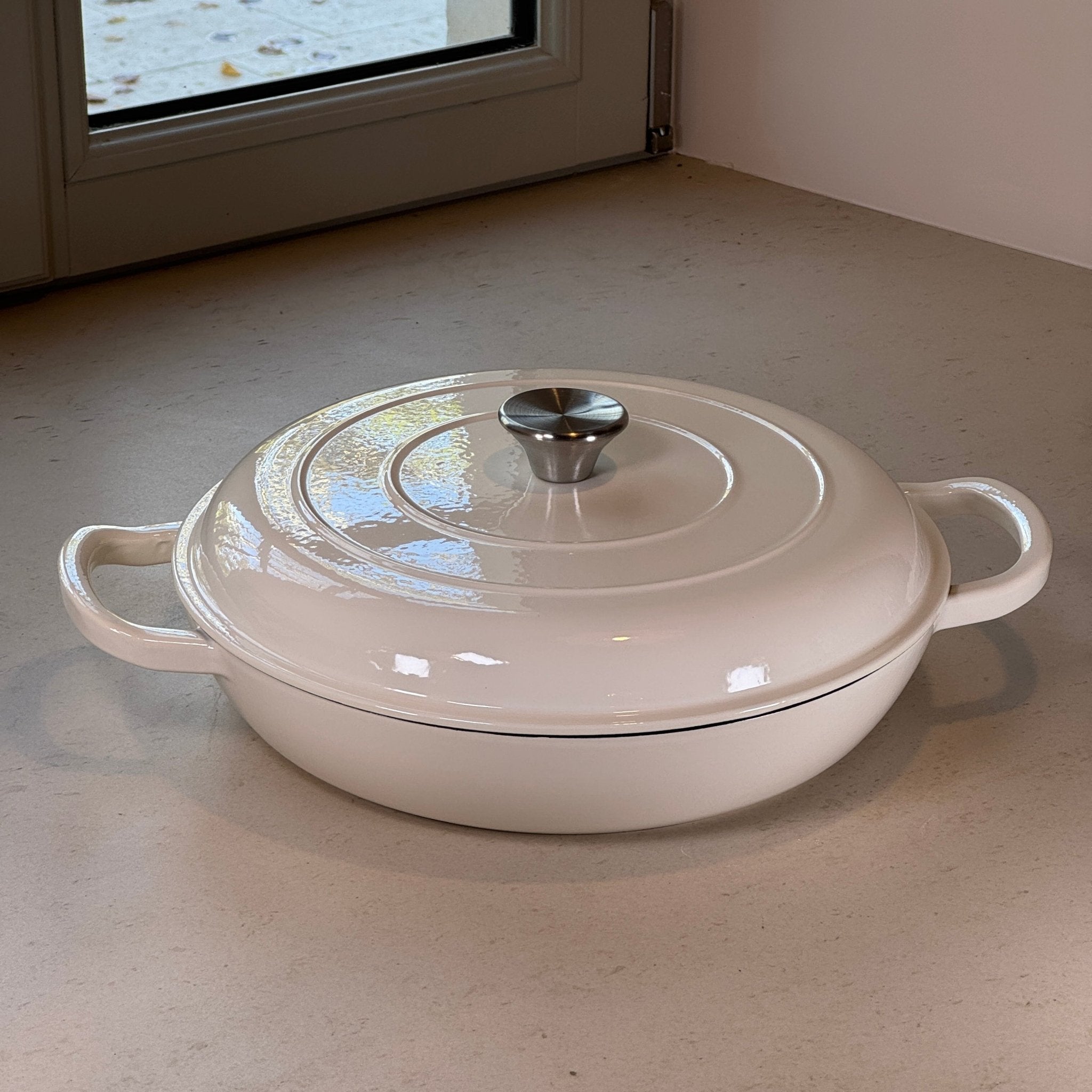 Faitout en fonte émaillée blanc vanille adapté à la cuisine quotidienne et aux plats faits maison