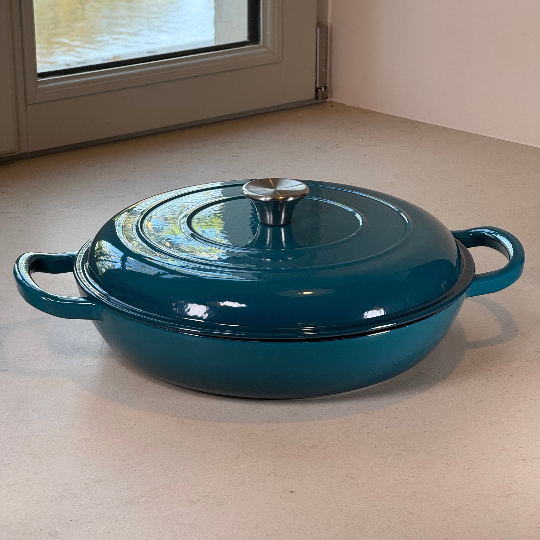 Faitout en fonte émaillée bleu cyan adapté à la cuisine quotidienne et aux plats faits maison