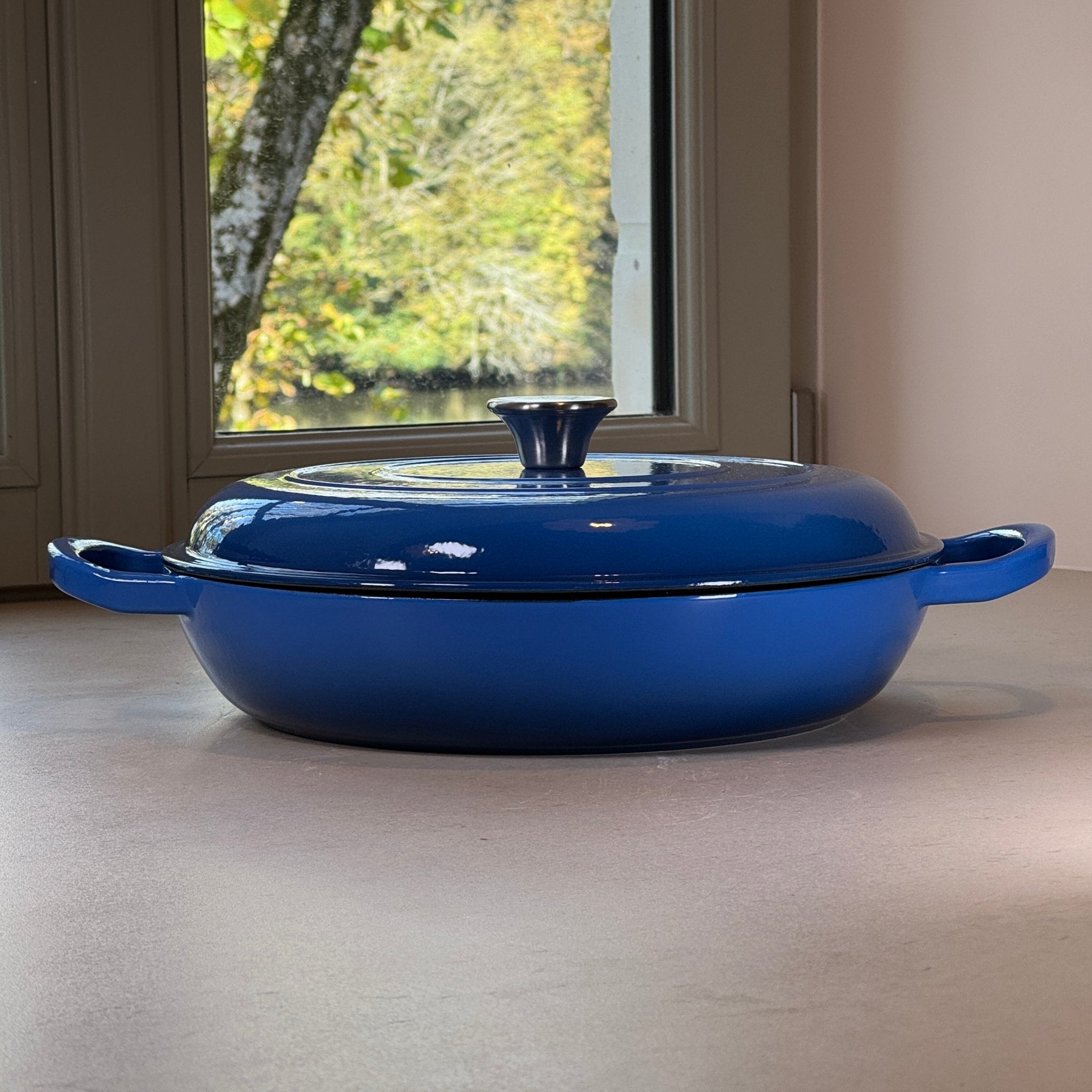 Faitout en fonte émaillée bleu myrtille idéal pour plats mijotés, cuisine traditionnelle et recettes réconfortantes