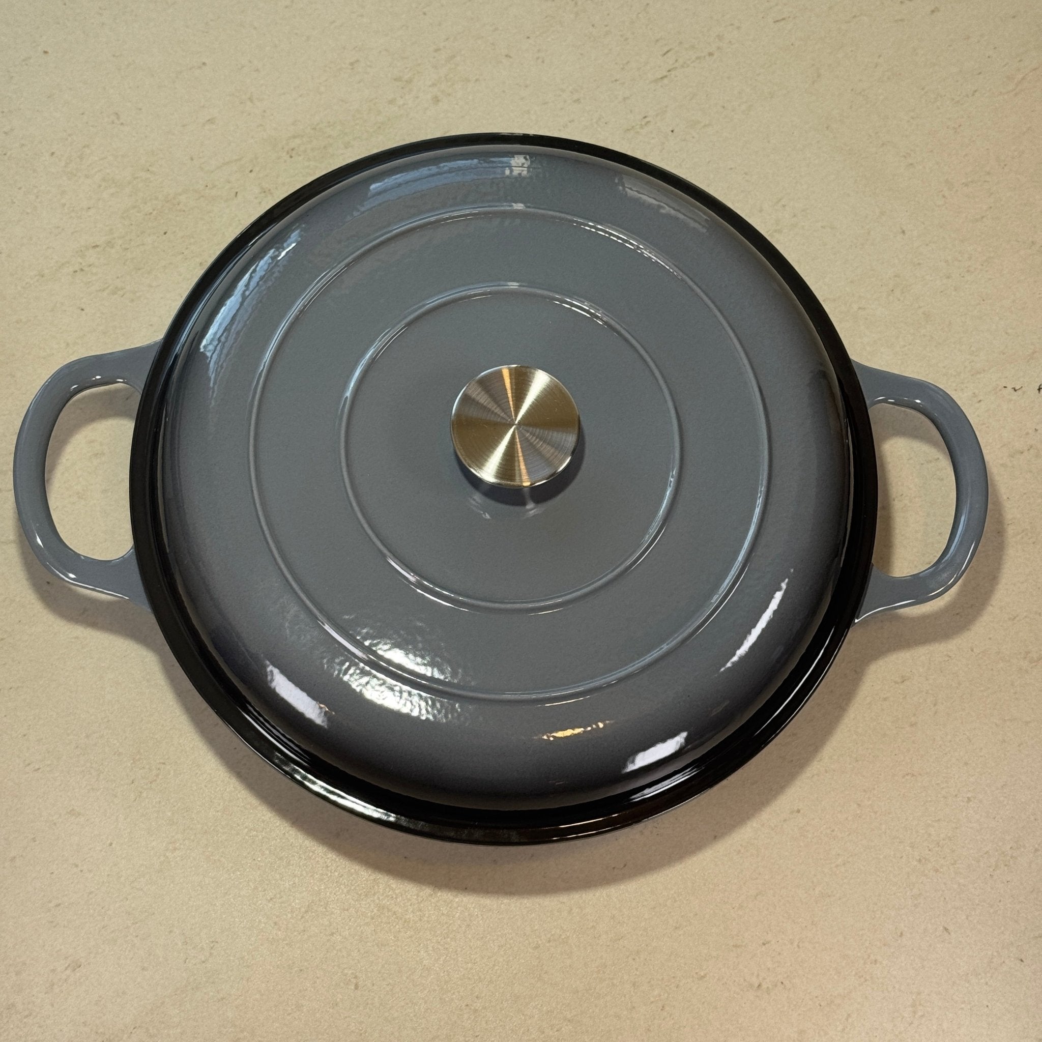 Faitout en fonte émaillée gris anthracite avec couvercle pour cuisson lente et mijotage
