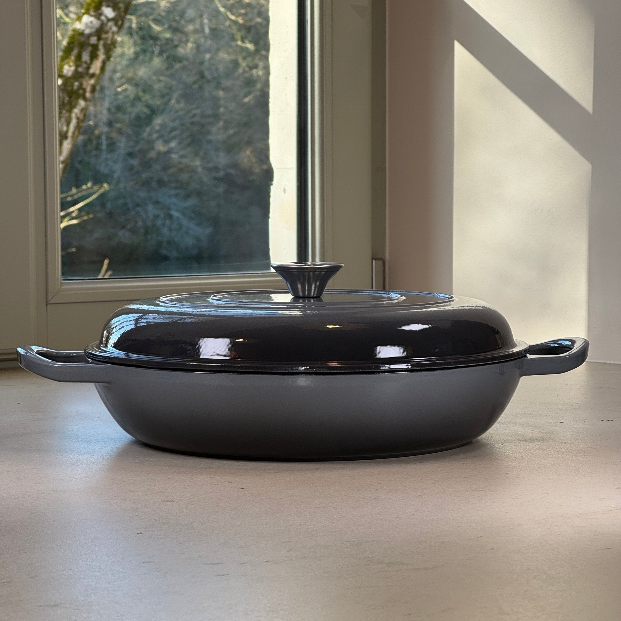 Faitout en fonte émaillée gris anthracite compatible tous feux pour cuisson des plats familiaux