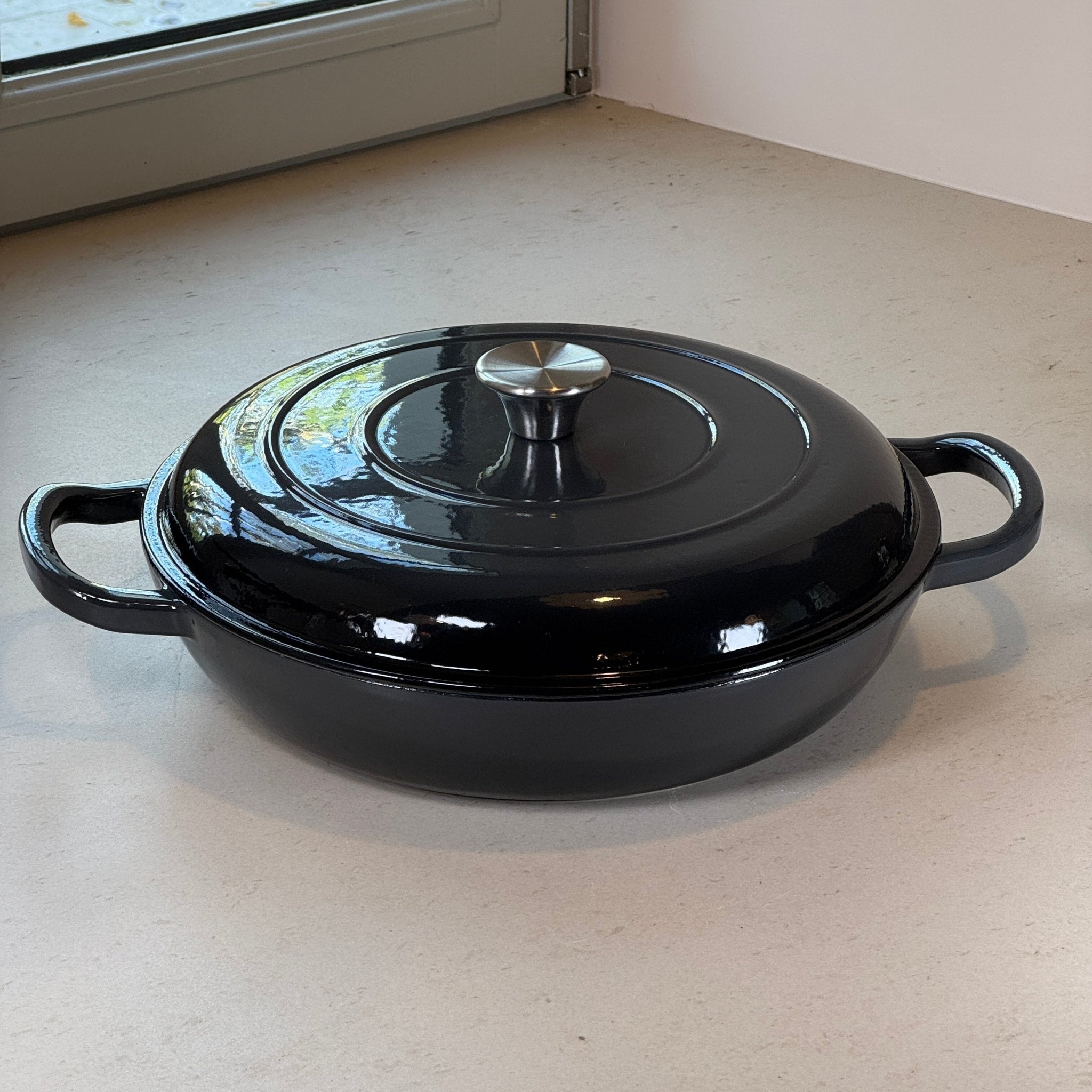 Faitout en fonte émaillée assurant une diffusion lente et régulière de la chaleur pour une cuisson maîtrisée