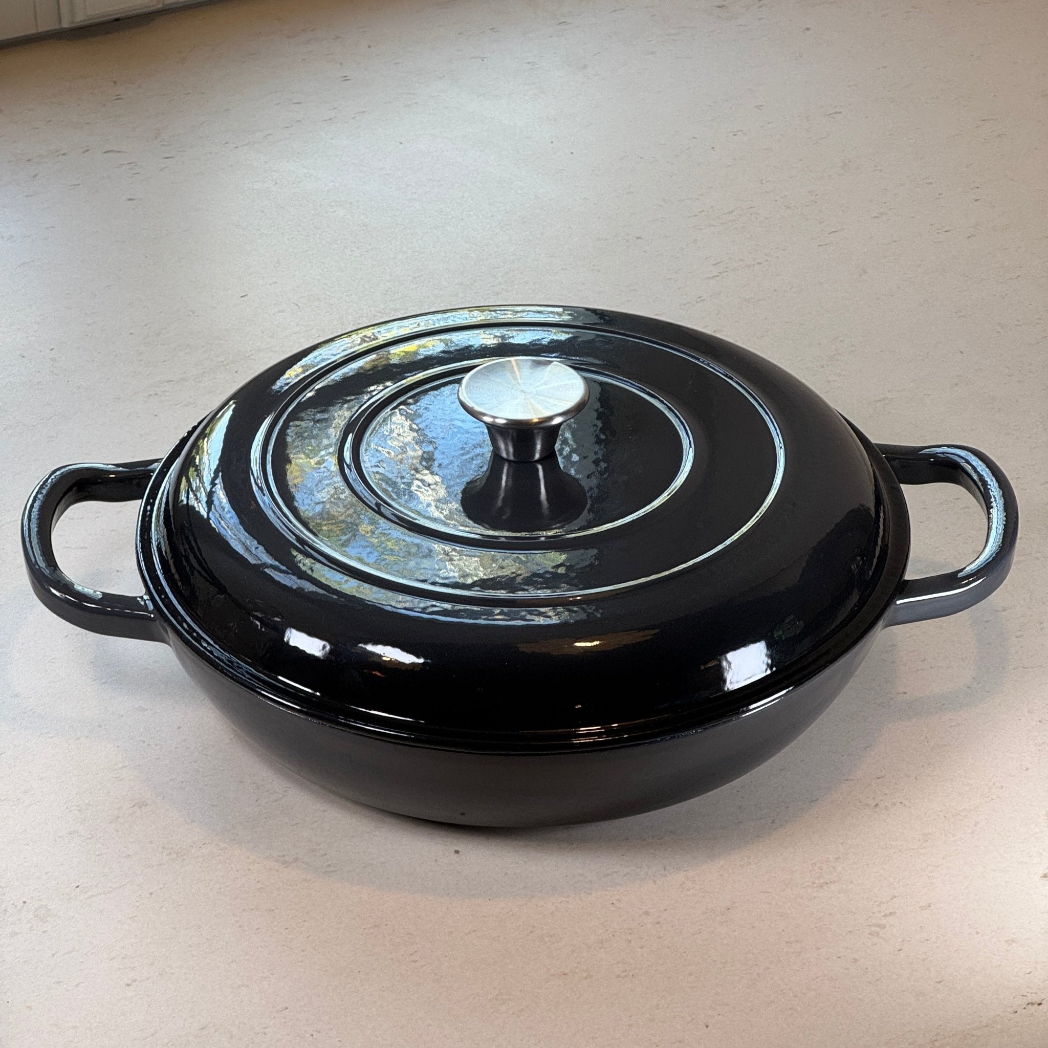 Faitout en fonte émaillée gris truffe adapté à la cuisine quotidienne et aux plats faits maison