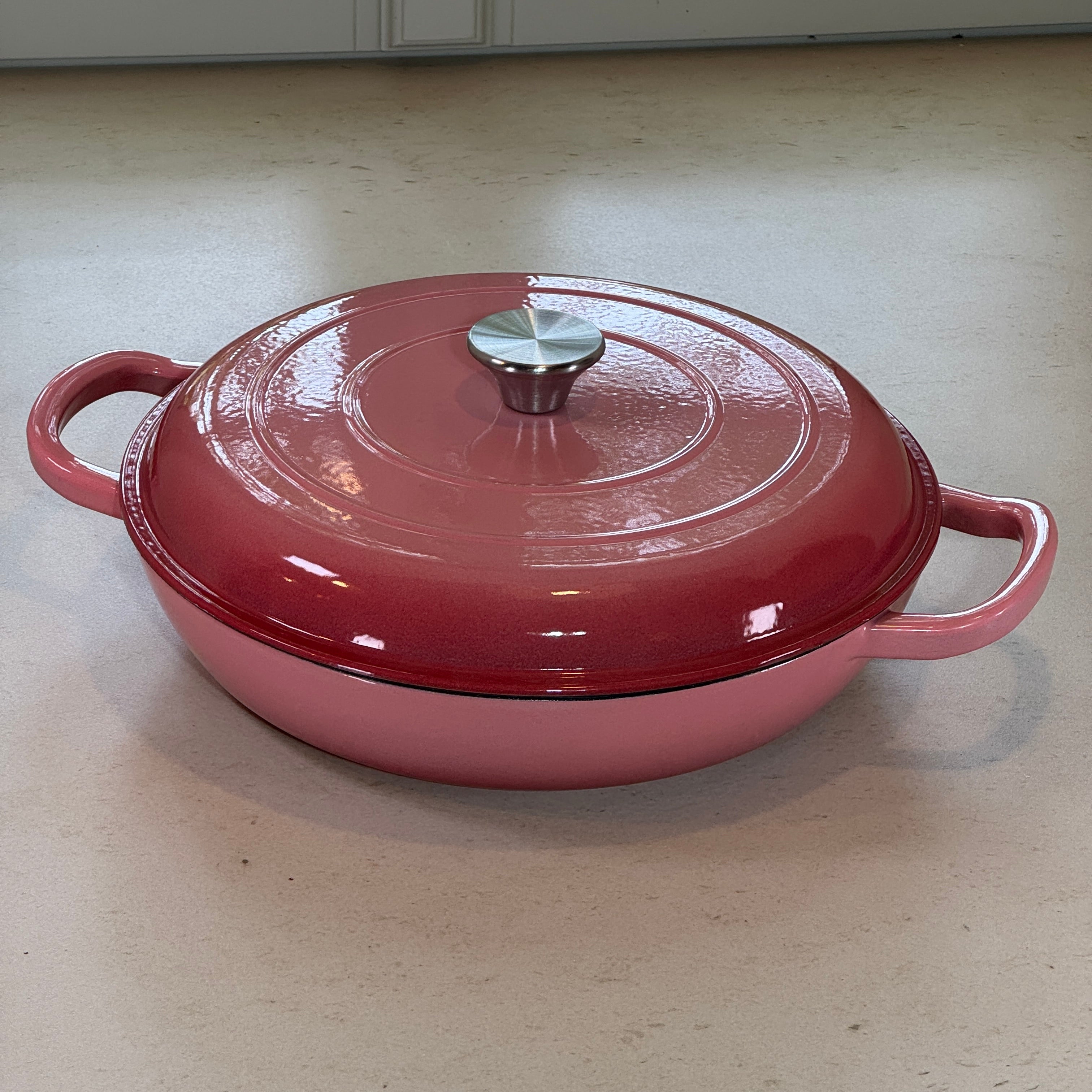 Faitout en fonte émaillée rose grande capacité idéal pour recettes familiales, ragoûts et plats mijotés