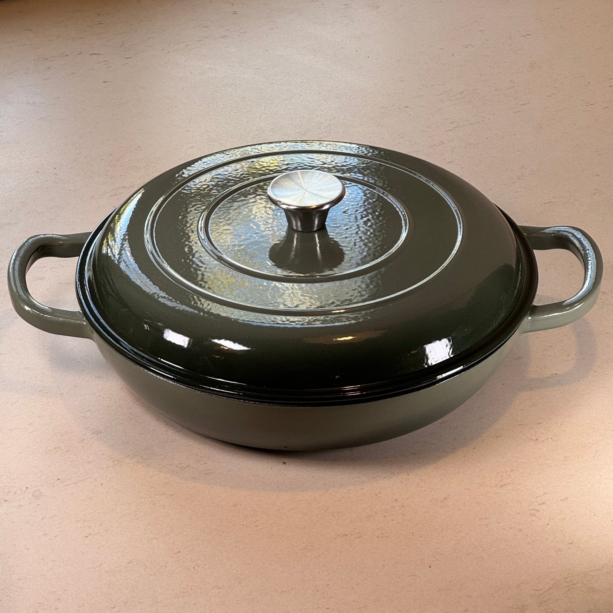 Faitout en fonte émaillée vert sapin adapté à la cuisine quotidienne et aux plats faits maison