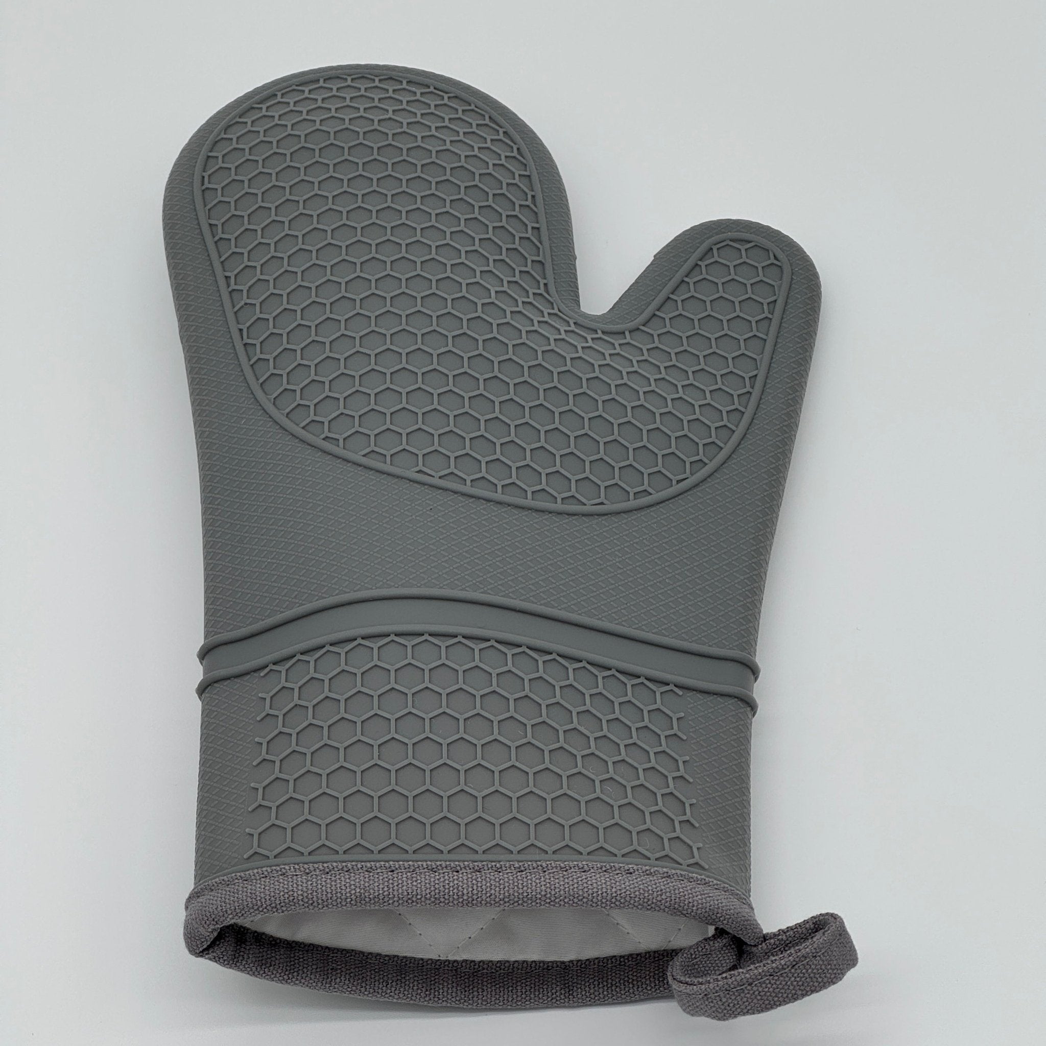 Gant de cuisine en silicone gris avec intérieur coton blanc doux et isolant pour un confort optimal lors de la manipulation à chaud