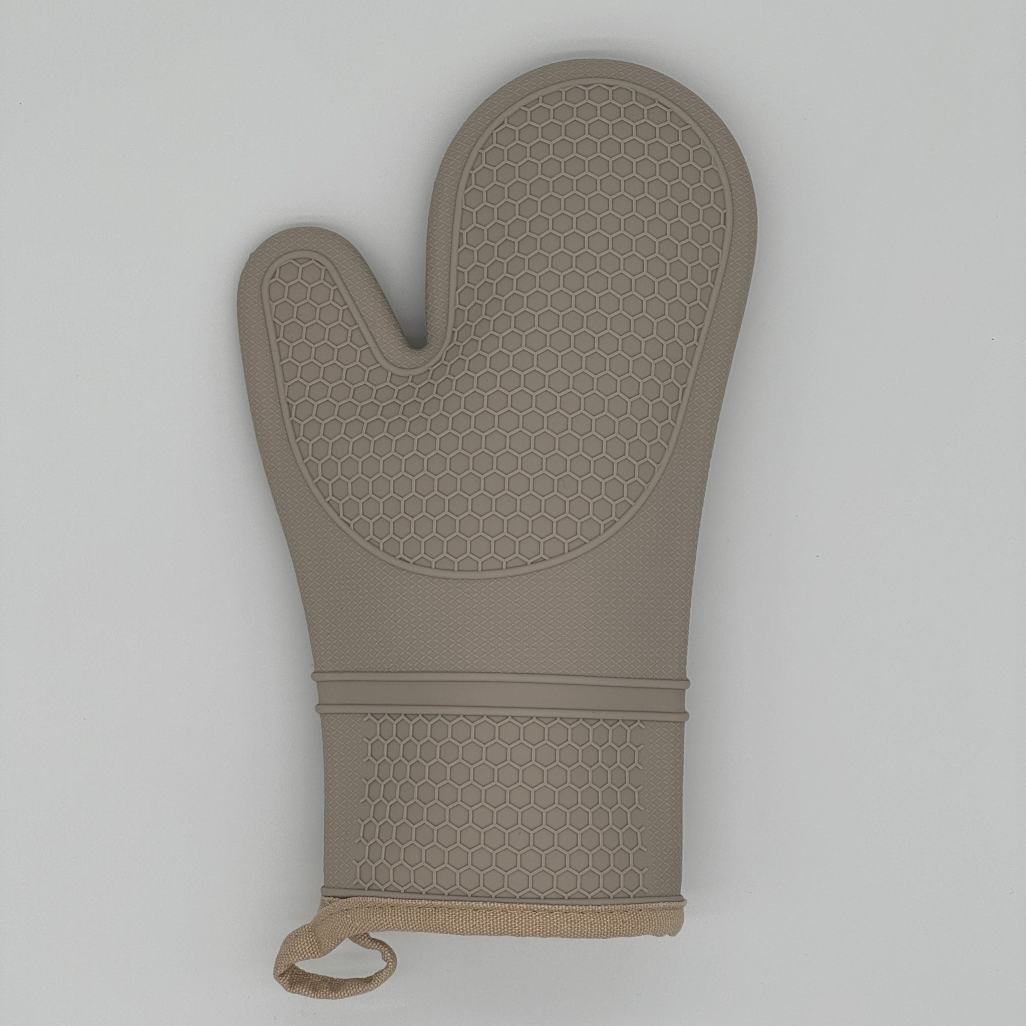 Gant de four en silicone beige long offrant une protection renforcée du poignet contre la chaleur