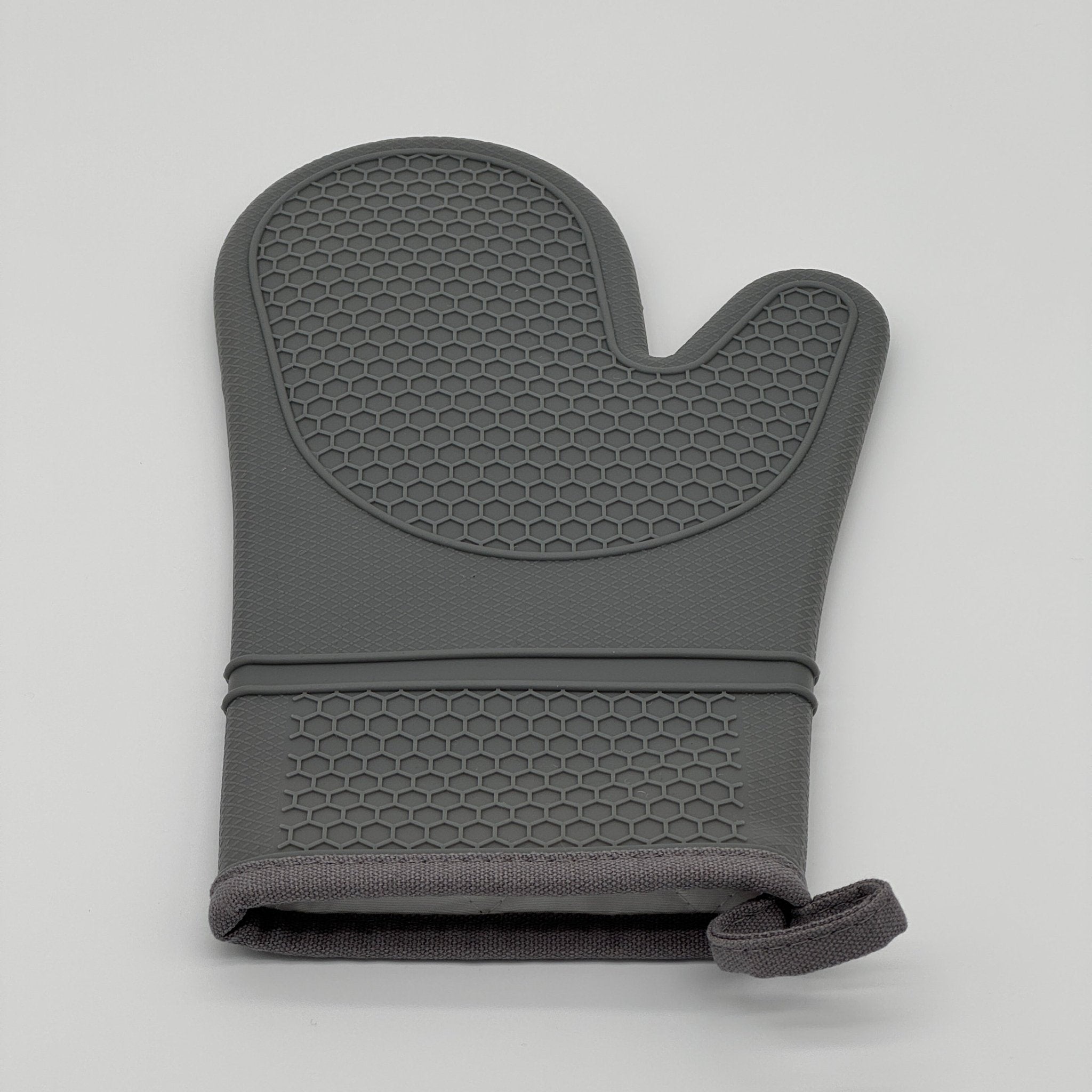 Gant four en silicone gris résistant à la chaleur avec surface antidérapante pour sortir plats et moules du four