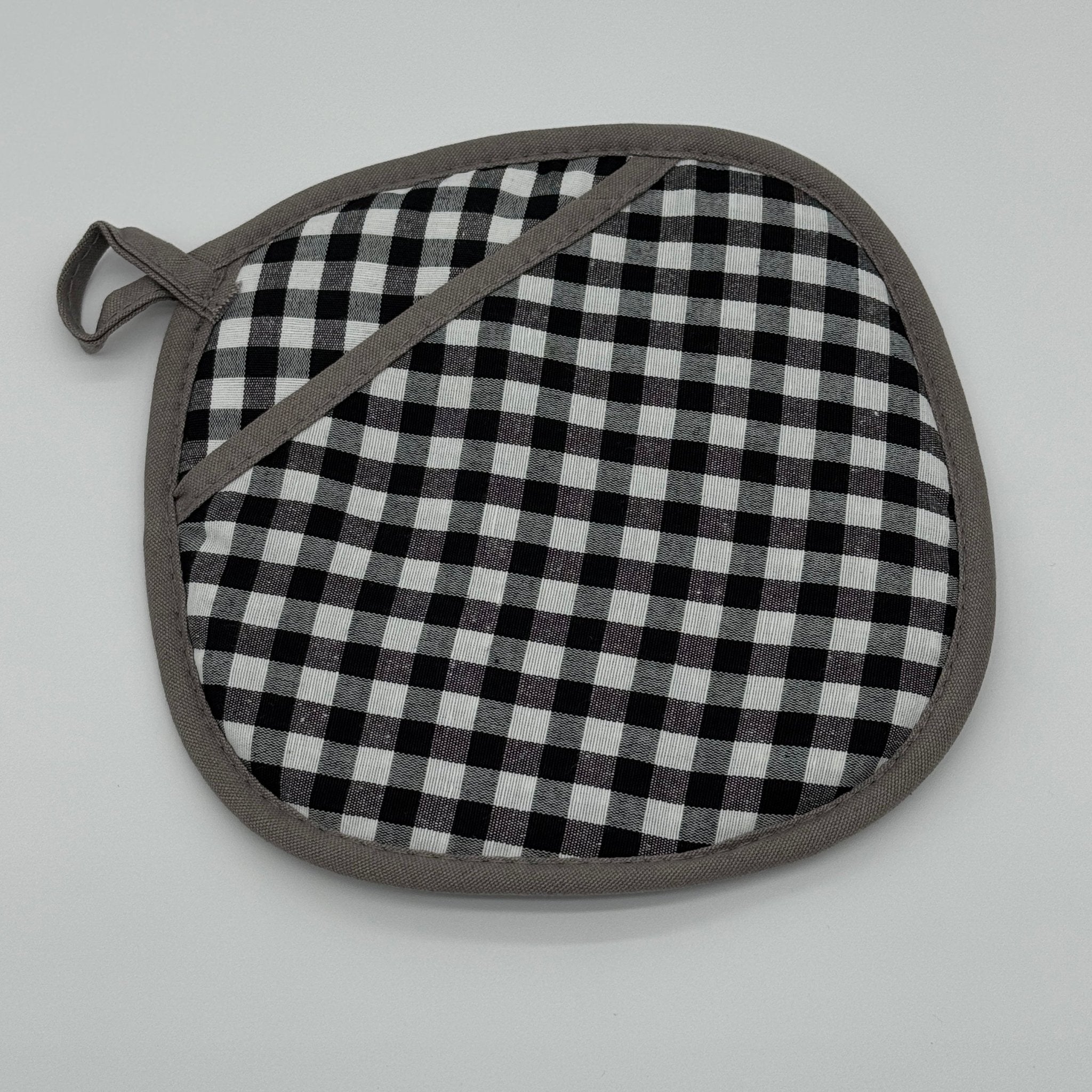 Gant de four en silicone conçu pour protéger efficacement les mains contre les brûlures en cuisine