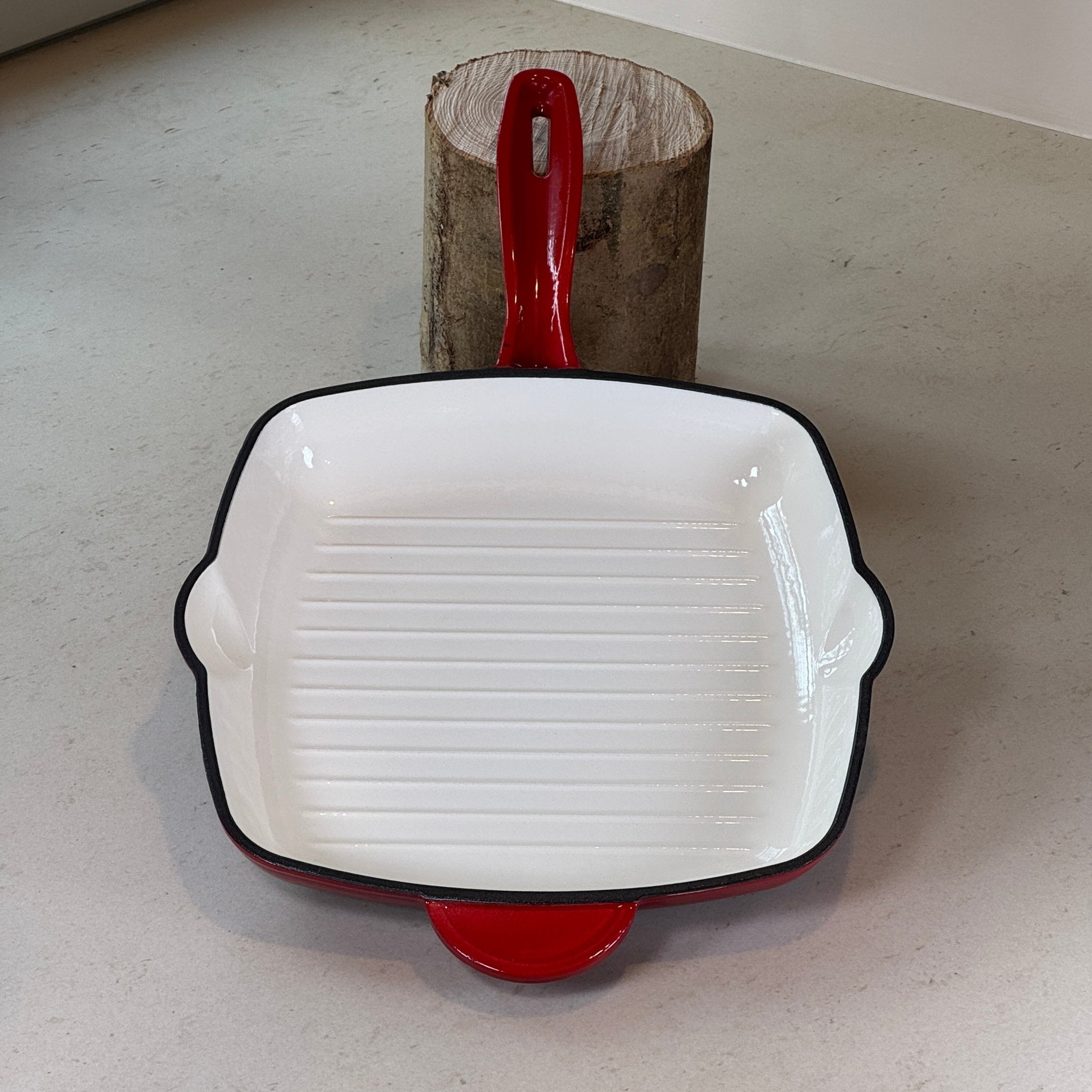 Grill en fonte émaillée carré idéal pour cuire steaks, burgers et brochettes comme au barbecue en intérieur