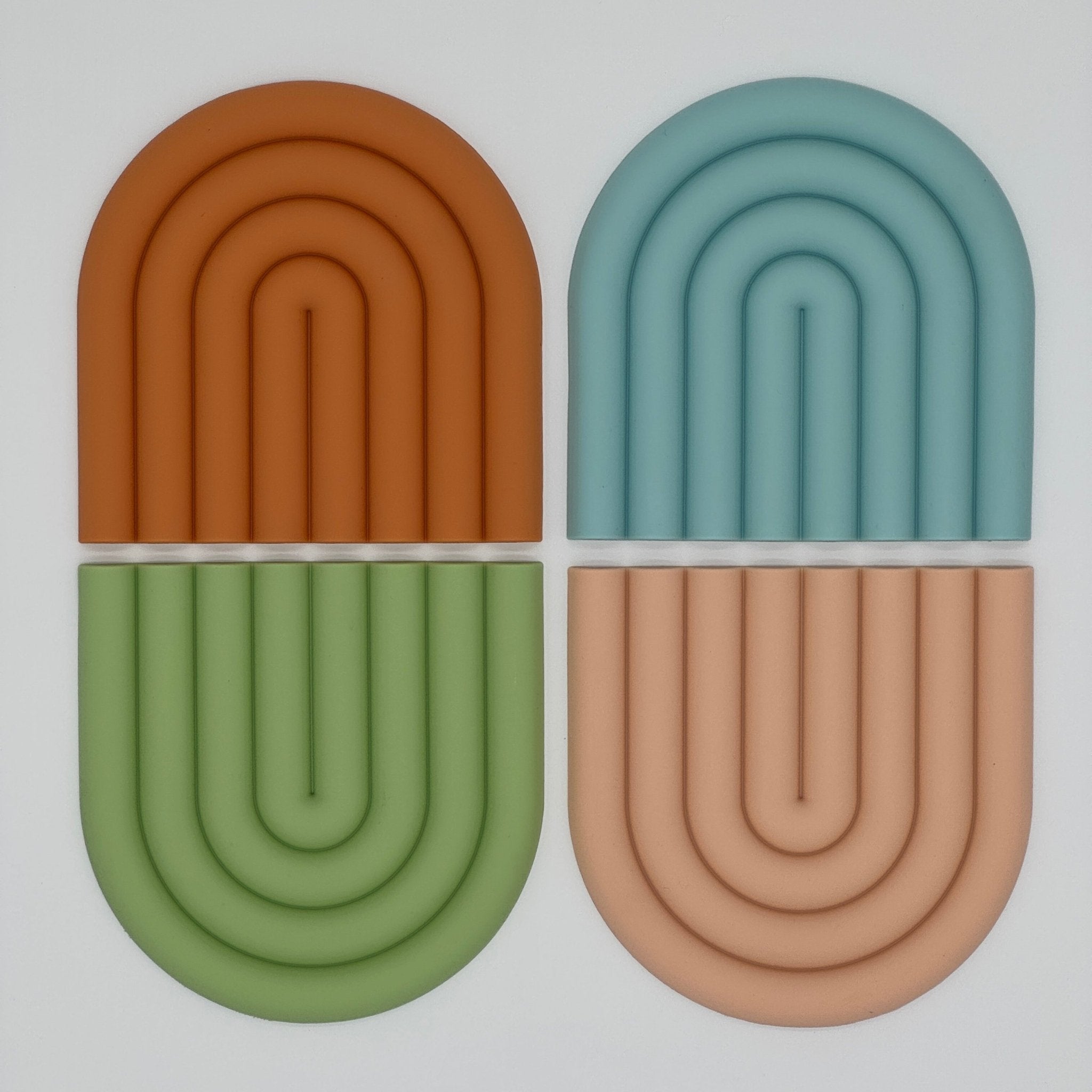 Lot de 4 dessous de plat silicone antidérapants, stables et sûrs pour poser cocottes, faitouts et plats chauds.