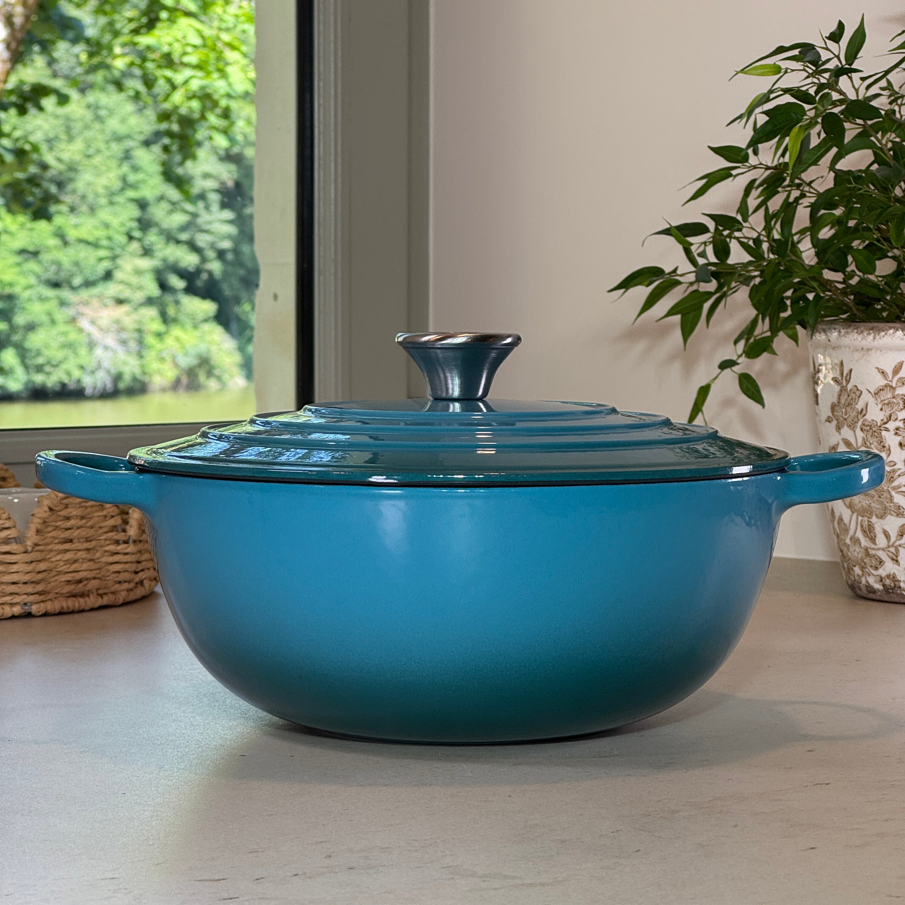 Marmite en fonte émaillée Turquoise 26 cm idéale pour soupes, bouillons et plats mijotés