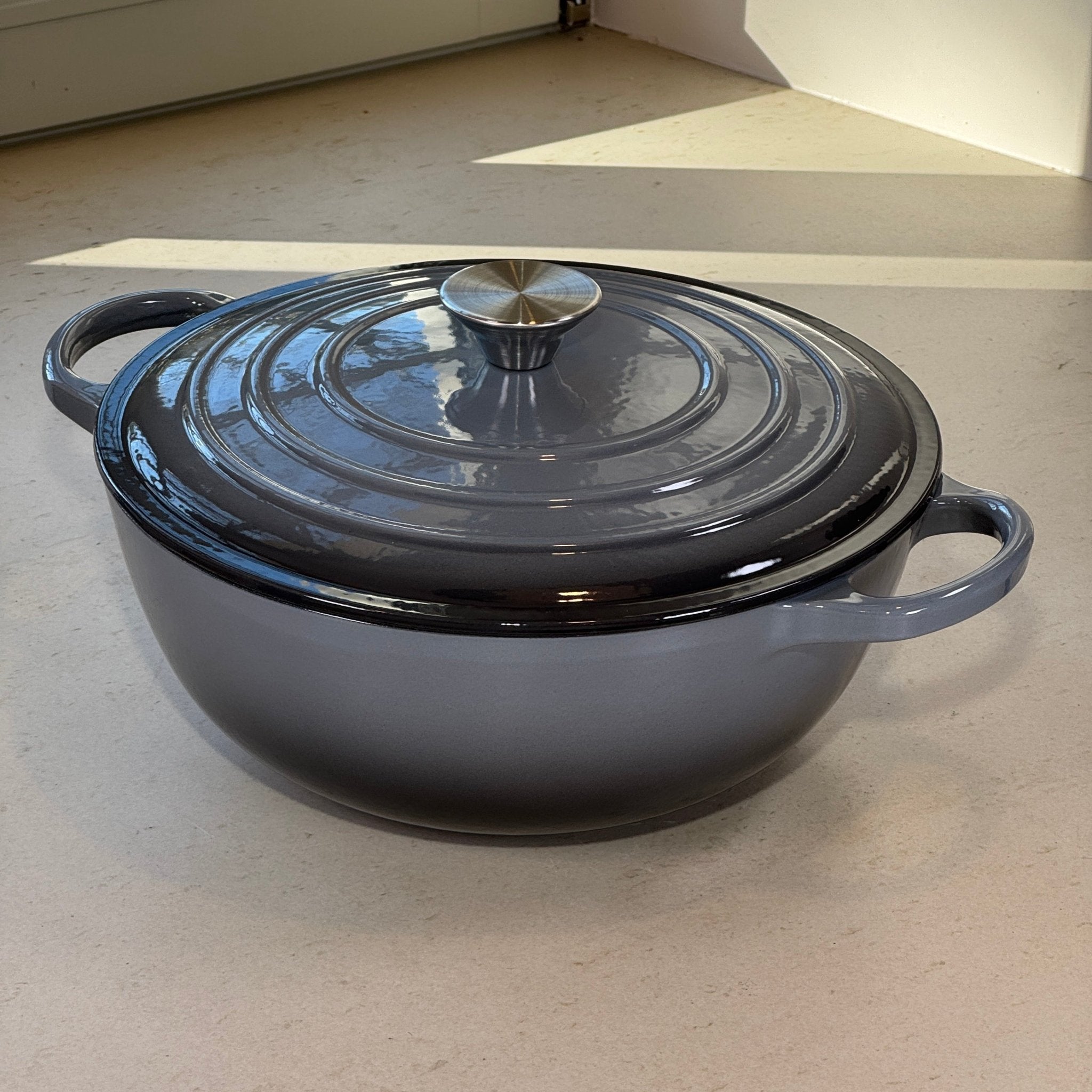 Marmite en fonte émaillée gris anthracite parfaite pour risotto crémeux, soupes maison et préparations onctueuses