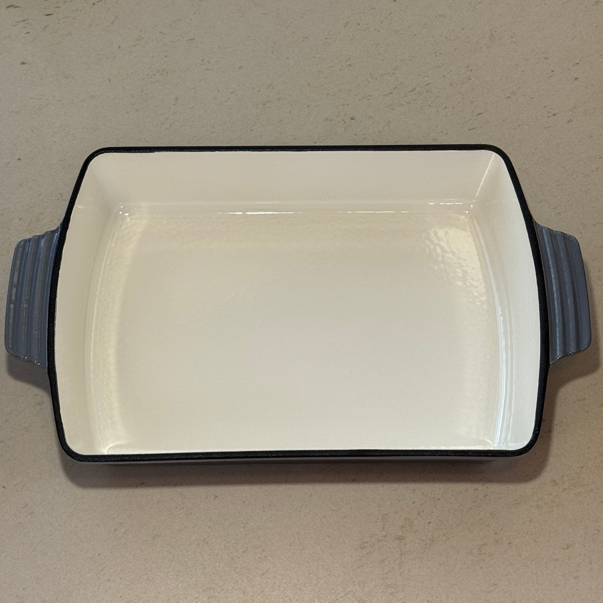 Plat à rôtir en fonte émaillée gris anthracite parfait pour hachis parmentier, gratin dauphinois et plats mijotés au four