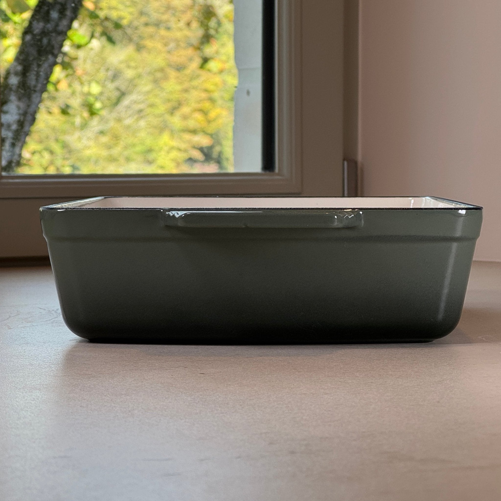 Plat à rôtir en fonte émaillée vert sapin pour cuisine quotidienne, plats généreux et recettes conviviales