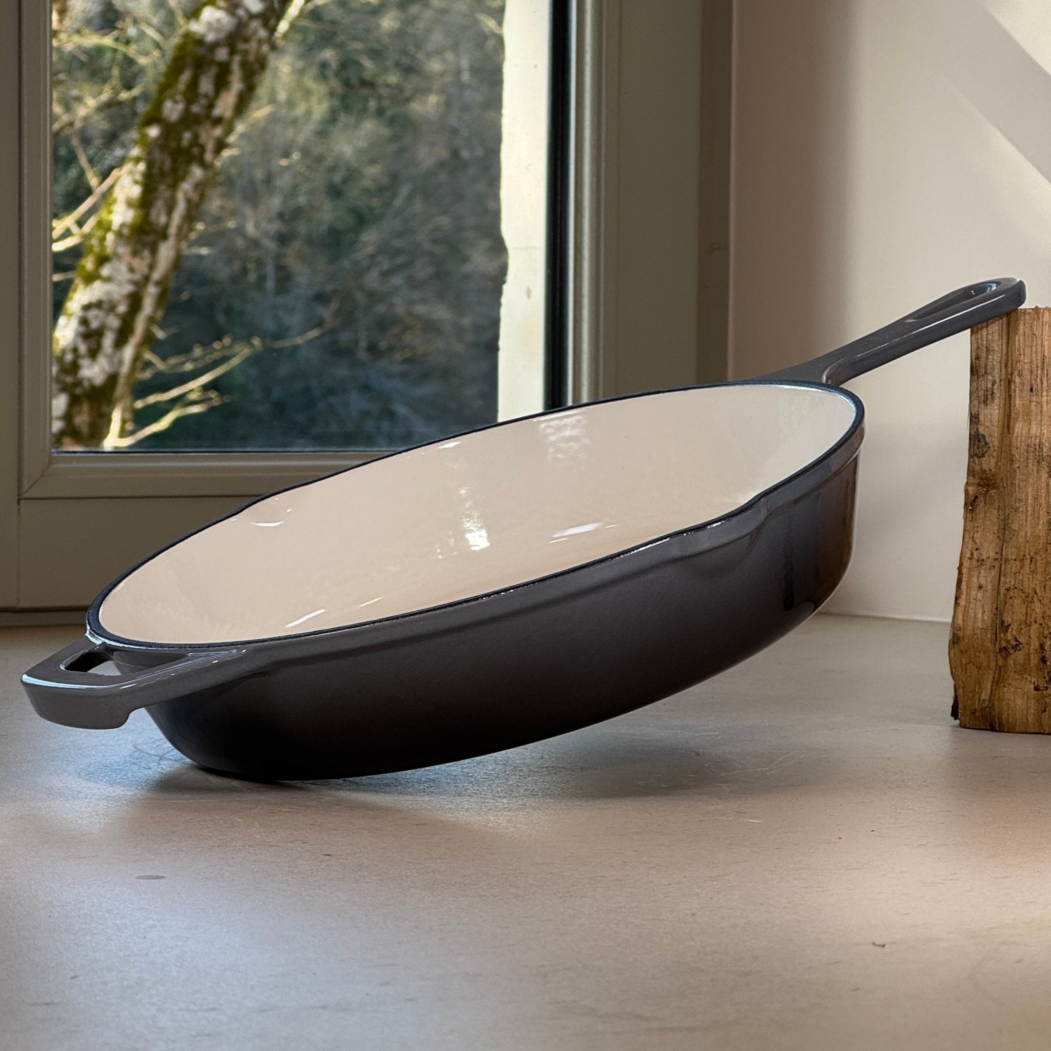 Poêle en fonte émaillée Gris Anthracite idéale pour cuisine d’été, légumes grillés et poissons