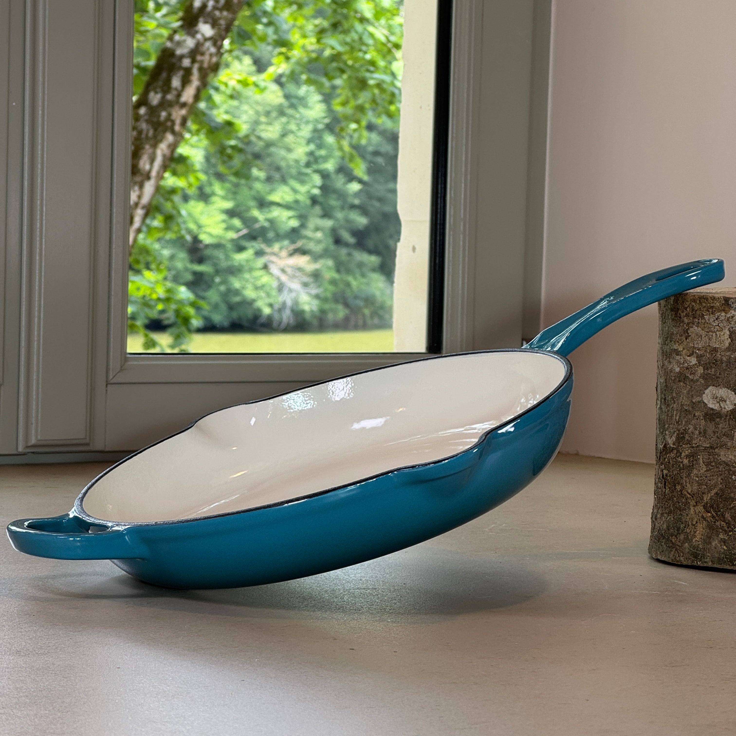 Poêle en fonte émaillée Turquoise idéale pour cuisine d’été, légumes grillés et poissons