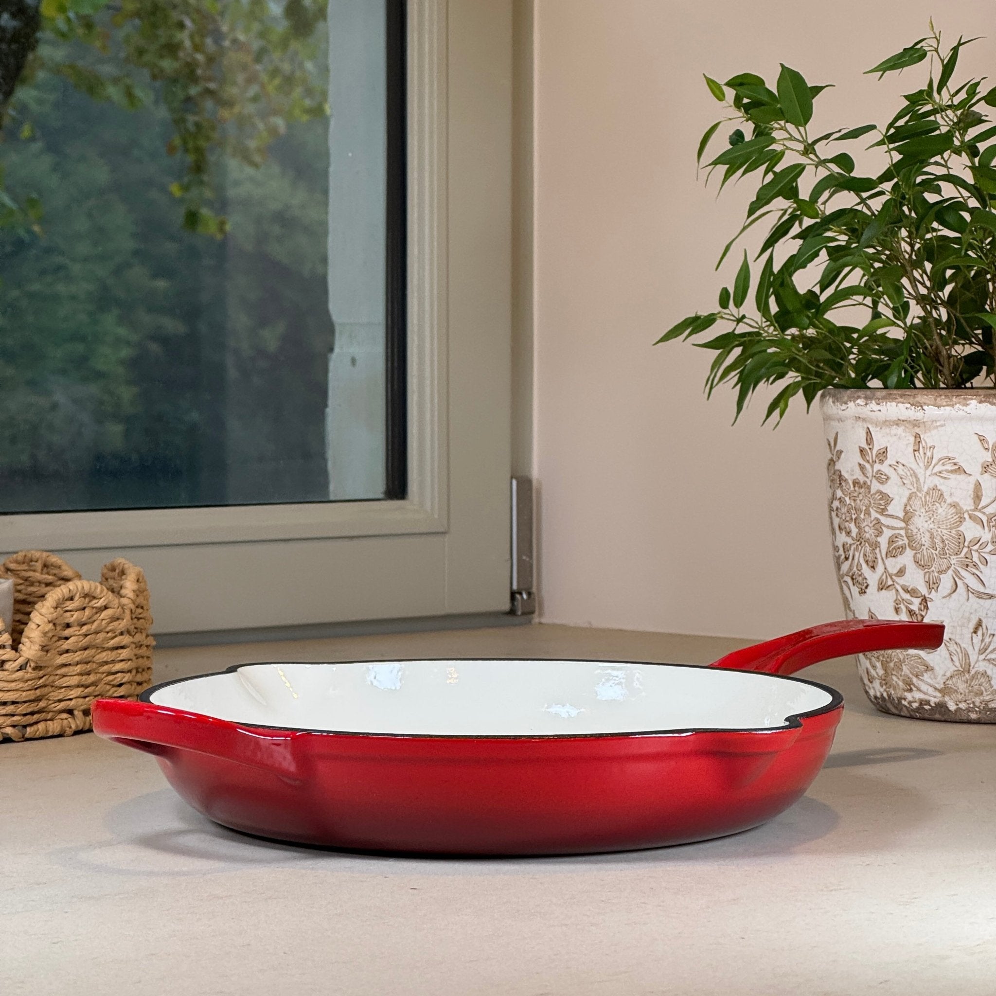 Poêle ronde en fonte émaillée Rouge Cerise avec anse pour cuisson saisie et homogène