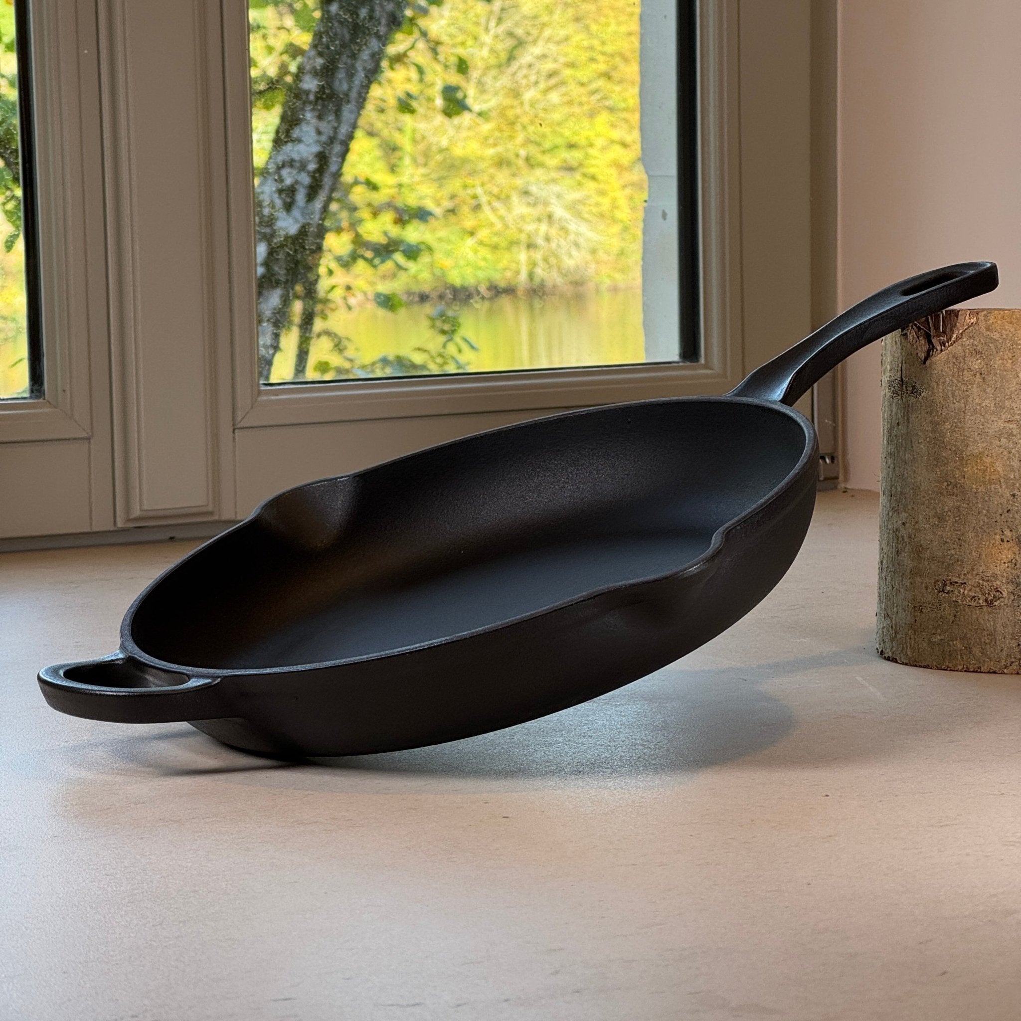 Poêle ronde en fonte Noir Mat idéale pour cuisine d’été, légumes grillés et poissons