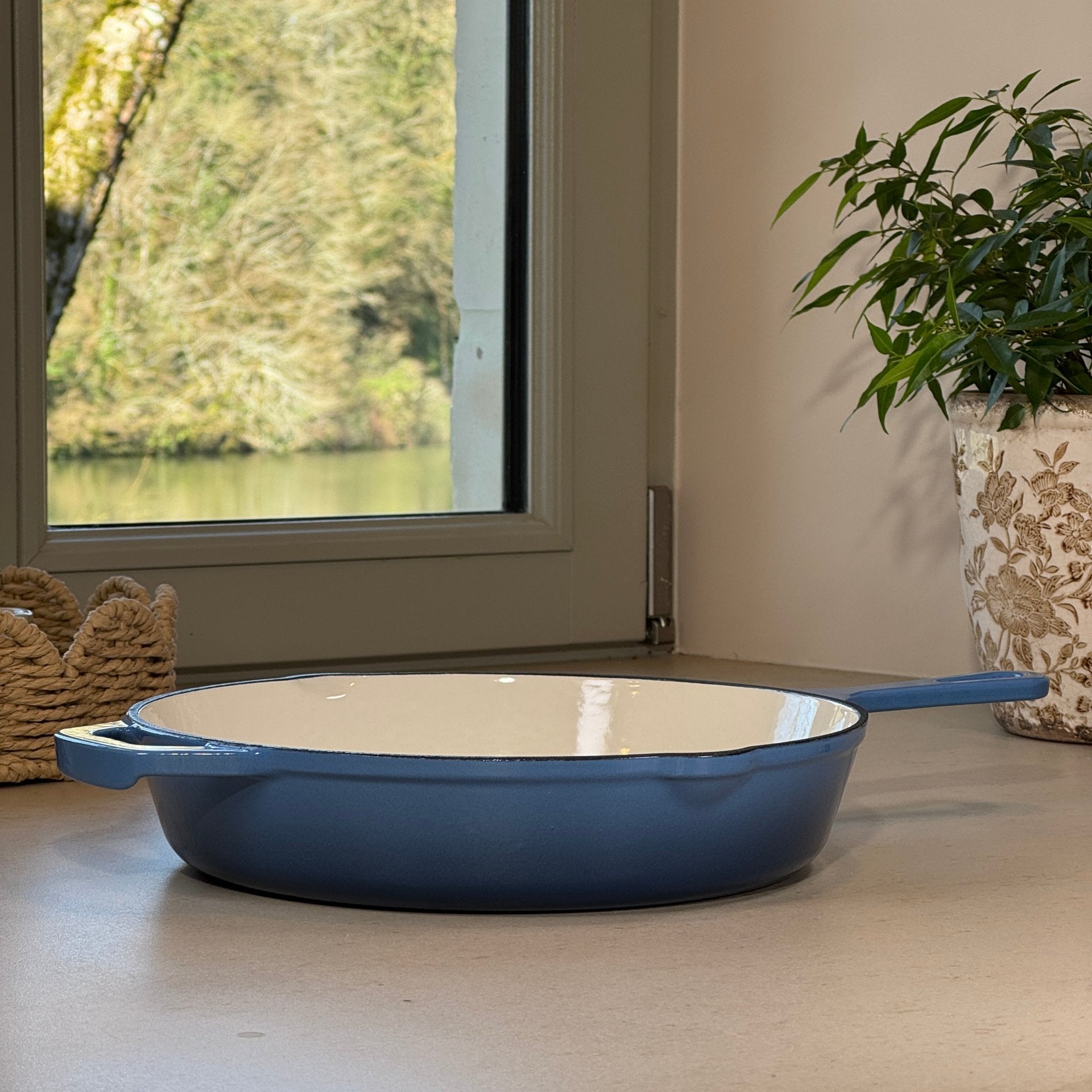 Poêle ronde fonte émaillée avec anse Bleu Perle