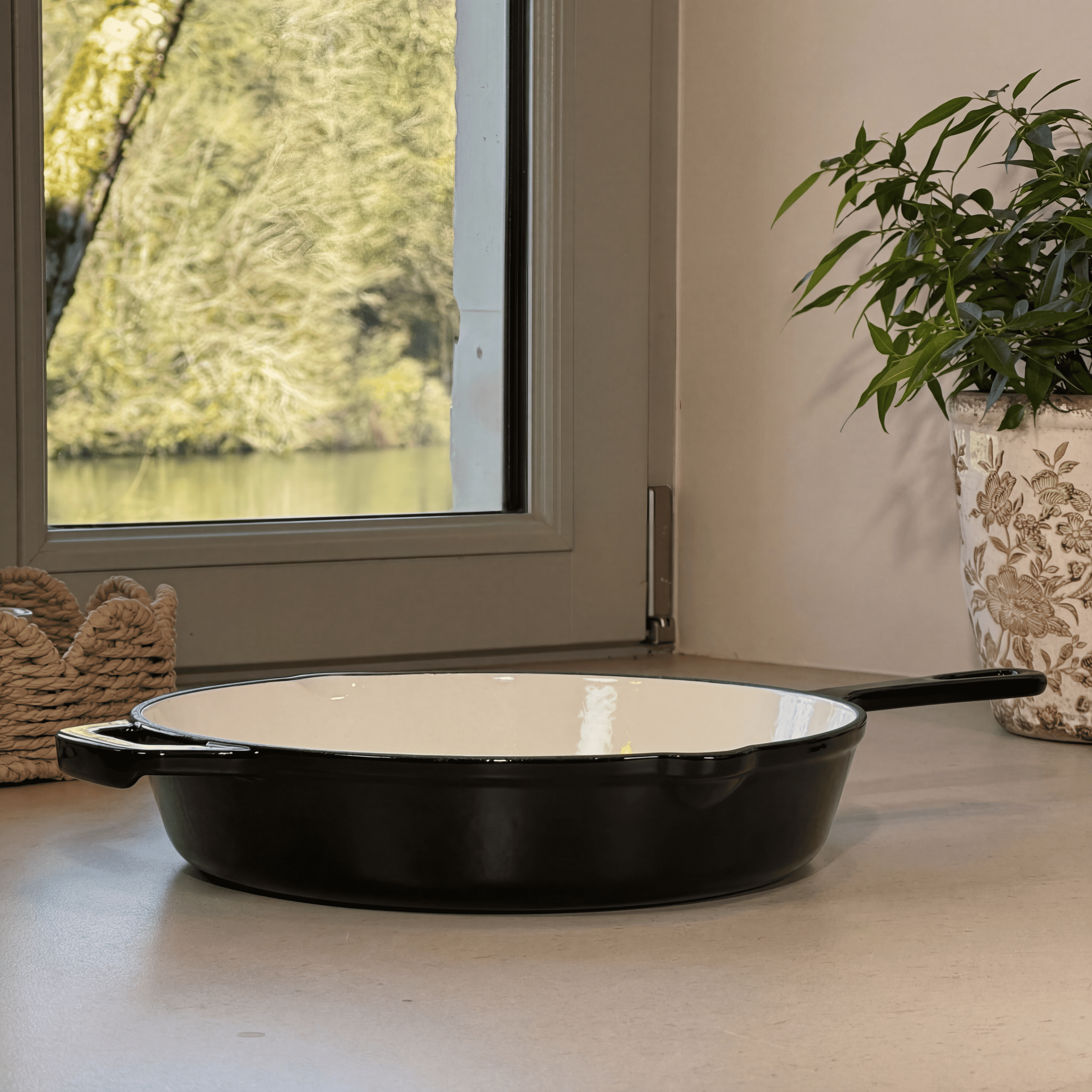 Poêle ronde fonte émaillée avec anse Noir Brillant